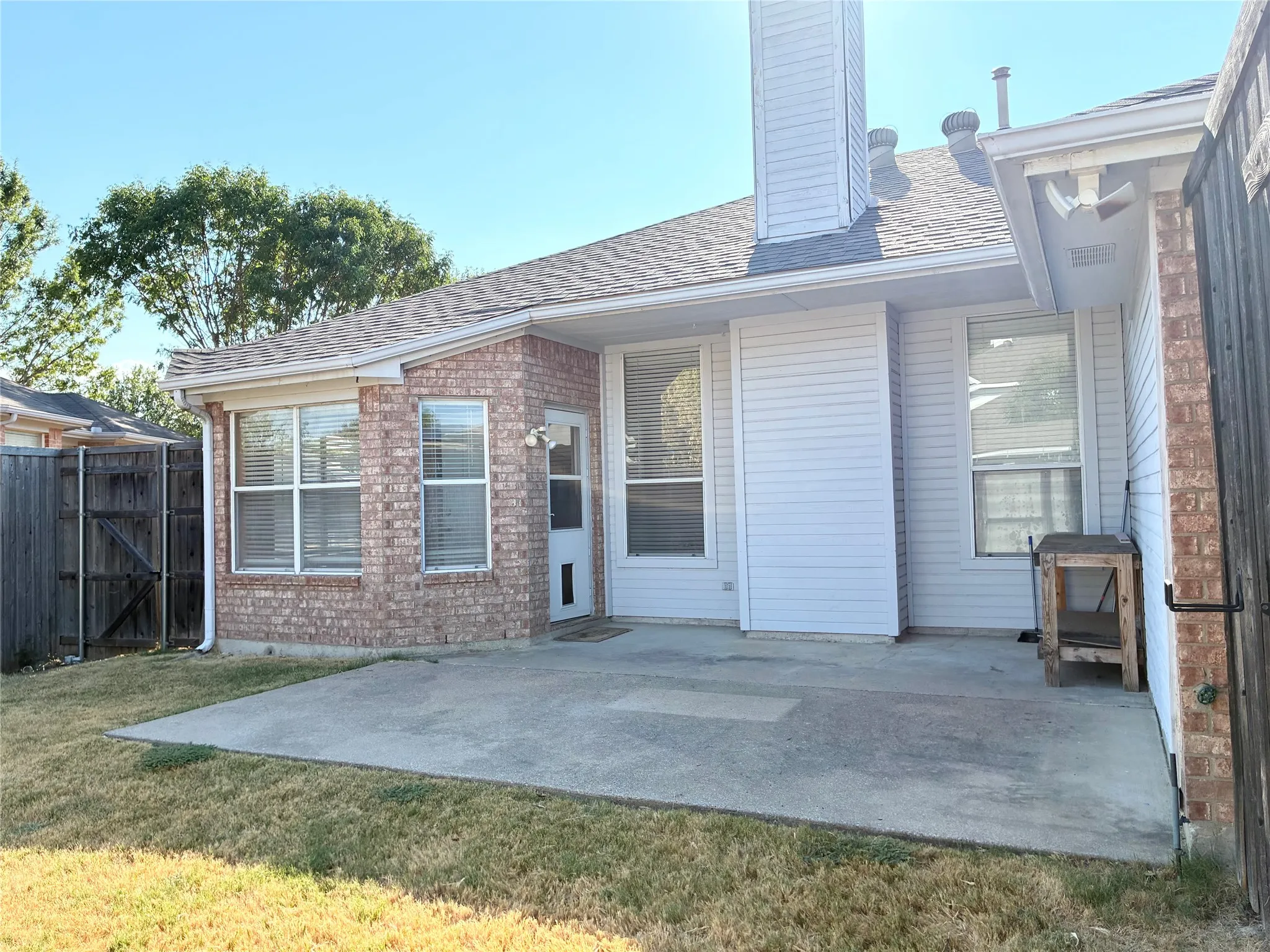 Single Family Residence For Rent in Collin County , 807 Aylesbury Drive, Allen, Texas 75002, 3 Bedroom, 2 Bathroom, 2 Garage spaces, 1,531 Sqft, built in 1996, mls#21374689, Real Estate Agent in Allen, Homes For Rent in Collin county, Homes For Rent in Allen, Realtor in Allen Texas, Real Estate Brokerage Independent Realty Texas, Luminita Cordes Realtor