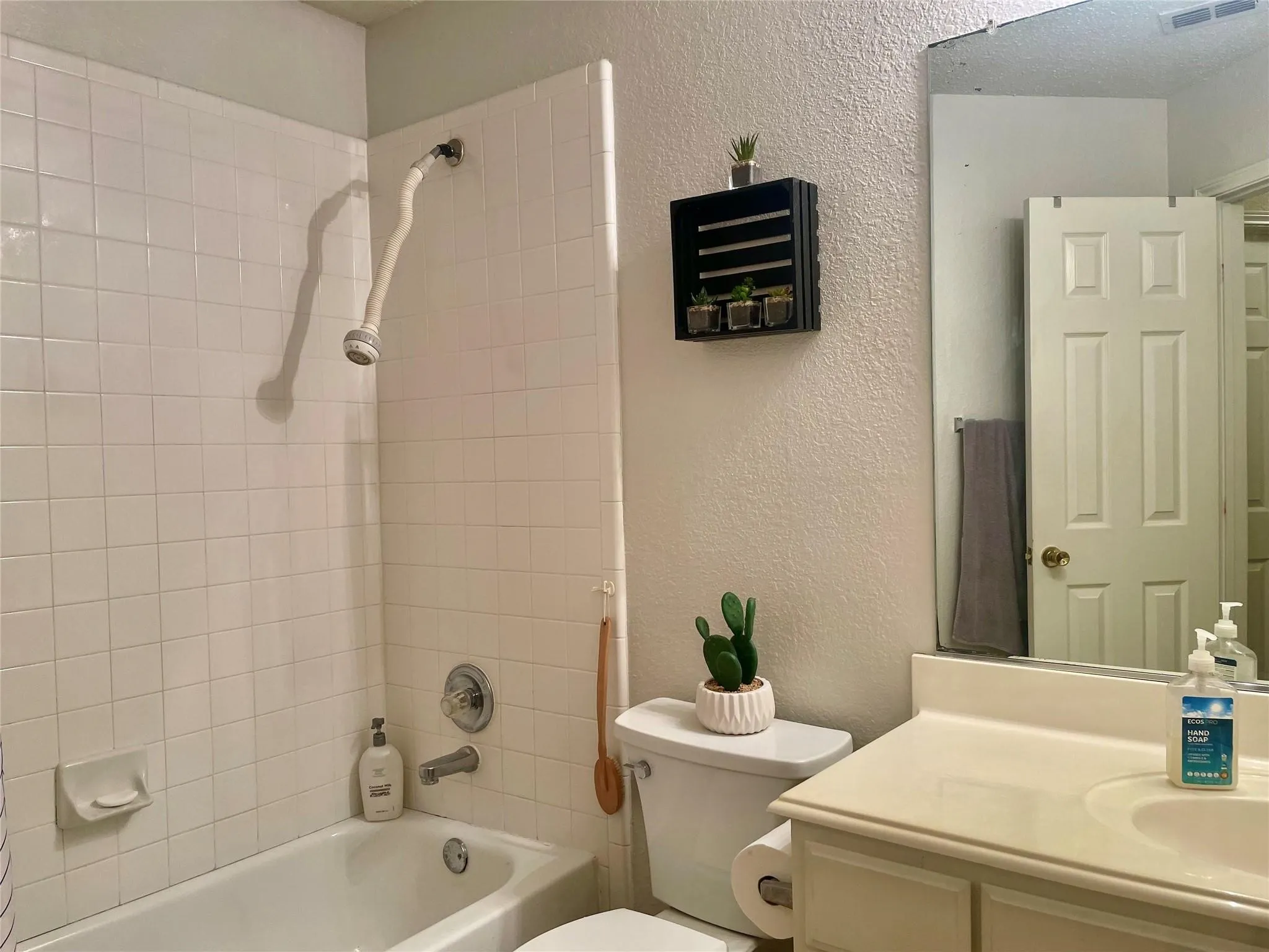 Single Family Residence For Rent in Collin County , 807 Aylesbury Drive, Allen, Texas 75002, 3 Bedroom, 2 Bathroom, 2 Garage spaces, 1,531 Sqft, built in 1996, mls#21374689, Real Estate Agent in Allen, Homes For Rent in Collin county, Homes For Rent in Allen, Realtor in Allen Texas, Real Estate Brokerage Independent Realty Texas, Luminita Cordes Realtor