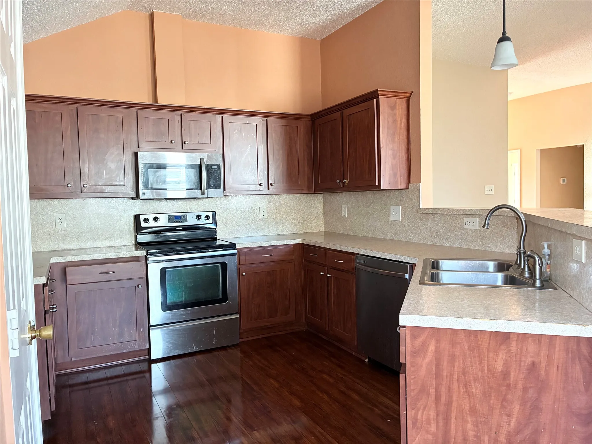 Single Family Residence For Rent in Collin County , 807 Aylesbury Drive, Allen, Texas 75002, 3 Bedroom, 2 Bathroom, 2 Garage spaces, 1,531 Sqft, built in 1996, mls#21374689, Real Estate Agent in Allen, Homes For Rent in Collin county, Homes For Rent in Allen, Realtor in Allen Texas, Real Estate Brokerage Independent Realty Texas, Luminita Cordes Realtor