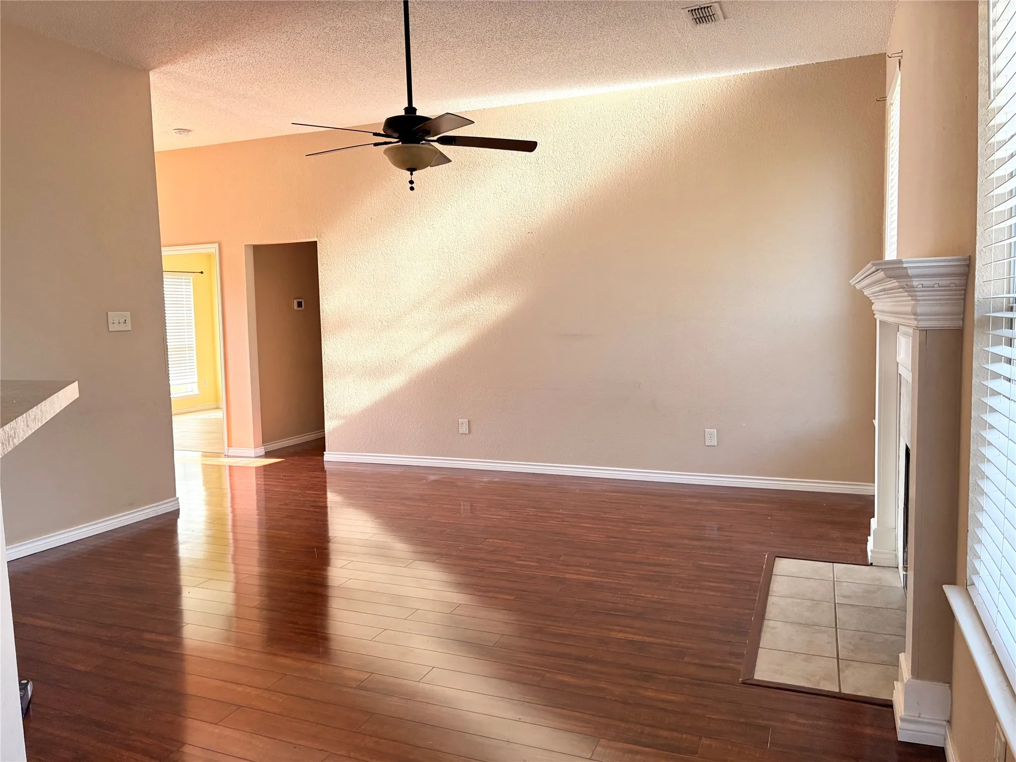 Single Family Residence For Rent in Collin County , 807 Aylesbury Drive, Allen, Texas 75002, 3 Bedroom, 2 Bathroom, 2 Garage spaces, 1,531 Sqft, built in 1996, mls#21374689, Real Estate Agent in Allen, Homes For Rent in Collin county, Homes For Rent in Allen, Realtor in Allen Texas, Real Estate Brokerage Independent Realty Texas, Luminita Cordes Realtor