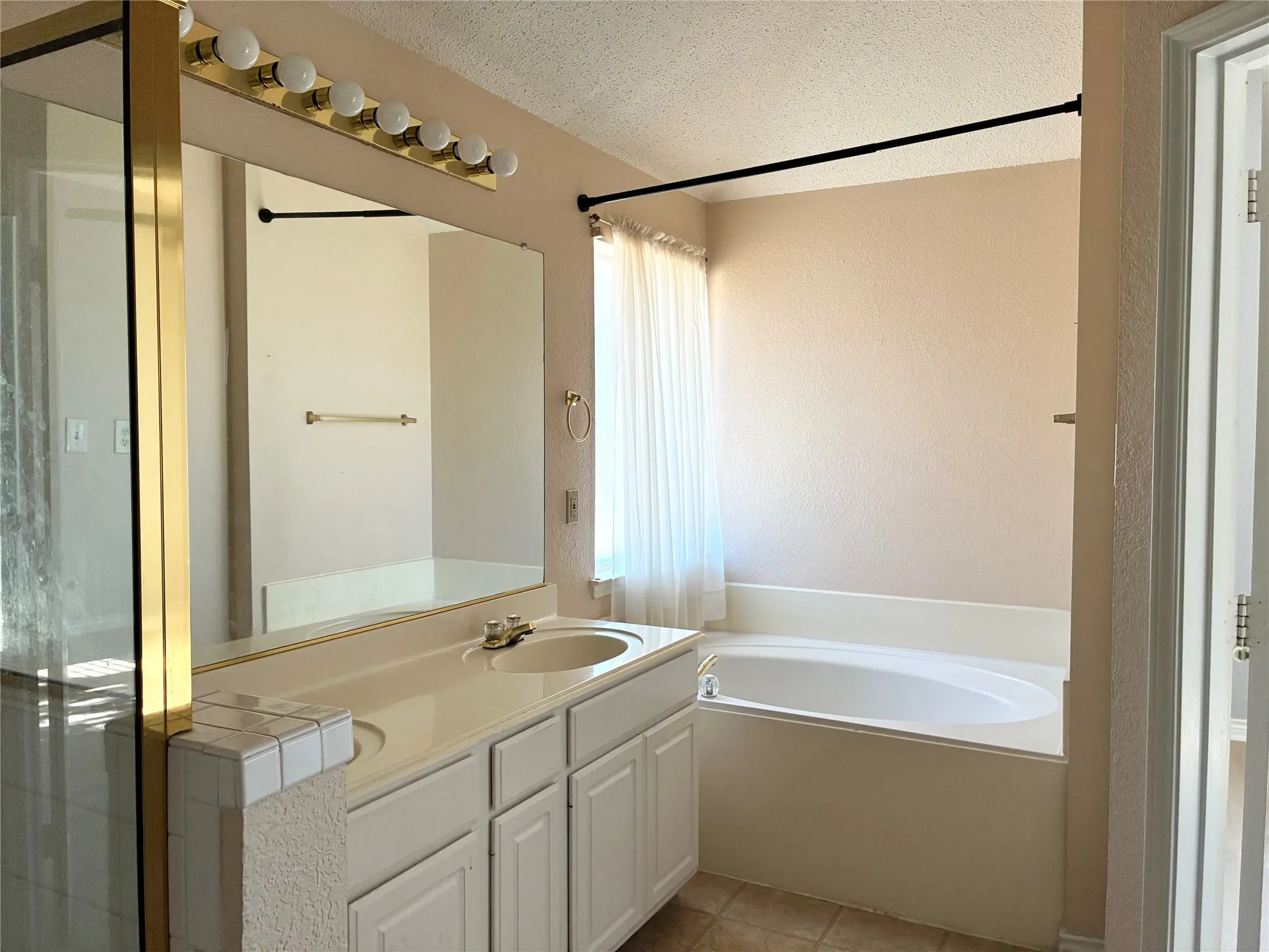 Single Family Residence For Rent in Collin County , 807 Aylesbury Drive, Allen, Texas 75002, 3 Bedroom, 2 Bathroom, 2 Garage spaces, 1,531 Sqft, built in 1996, mls#21374689, Real Estate Agent in Allen, Homes For Rent in Collin county, Homes For Rent in Allen, Realtor in Allen Texas, Real Estate Brokerage Independent Realty Texas, Luminita Cordes Realtor