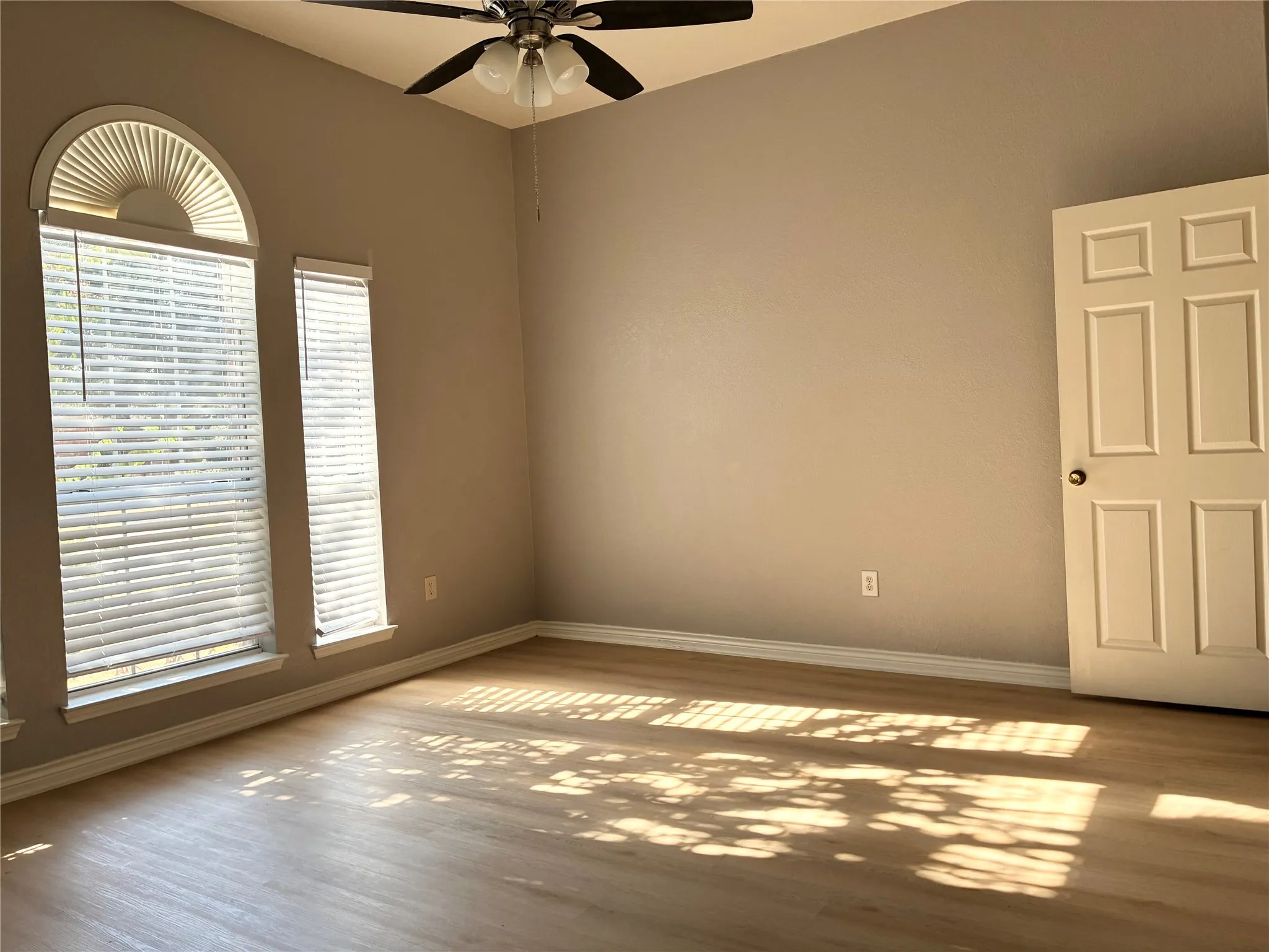 Single Family Residence For Rent in Collin County , 807 Aylesbury Drive, Allen, Texas 75002, 3 Bedroom, 2 Bathroom, 2 Garage spaces, 1,531 Sqft, built in 1996, mls#21374689, Real Estate Agent in Allen, Homes For Rent in Collin county, Homes For Rent in Allen, Realtor in Allen Texas, Real Estate Brokerage Independent Realty Texas, Luminita Cordes Realtor