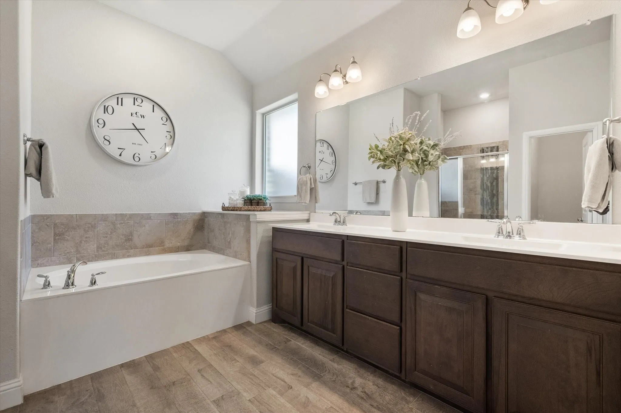 Single Family Residence For Sale in Ellis County , 5600 Log Cabin Court, Midlothian, Texas 76065, 4 Bedroom, 2 Bathroom, 2 Garage spaces, 1,882 Sqft, built in 2021, mls#21384038, Real Estate Agent in Midlothian, Homes For Sale in Ellis county, Homes For Sale in Midlothian, Realtor in Midlothian Texas, Real Estate Brokerage Independent Realty Texas, Luminita Cordes Realtor