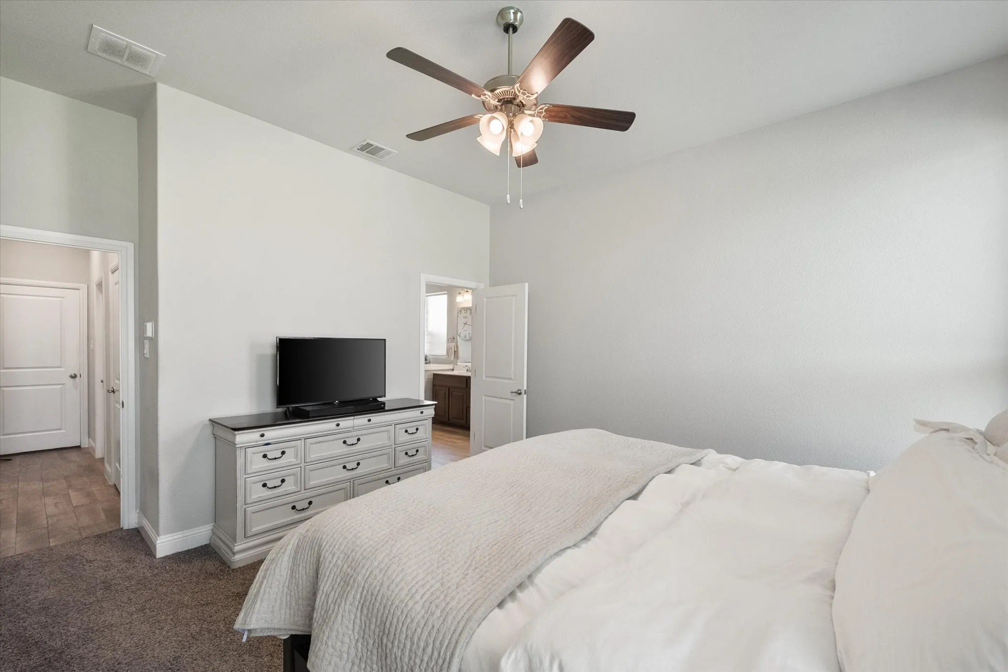 Single Family Residence For Sale in Ellis County , 5600 Log Cabin Court, Midlothian, Texas 76065, 4 Bedroom, 2 Bathroom, 2 Garage spaces, 1,882 Sqft, built in 2021, mls#21384038, Real Estate Agent in Midlothian, Homes For Sale in Ellis county, Homes For Sale in Midlothian, Realtor in Midlothian Texas, Real Estate Brokerage Independent Realty Texas, Luminita Cordes Realtor