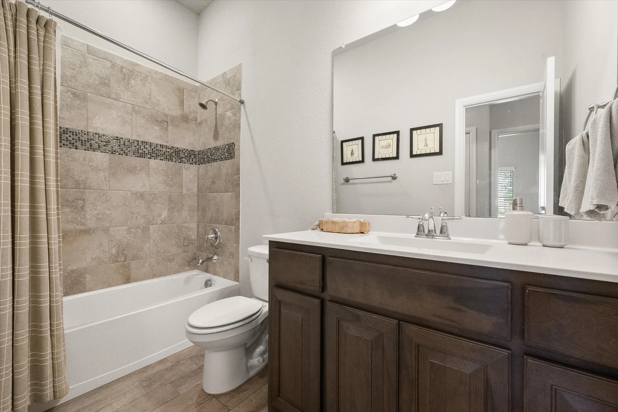 Single Family Residence For Sale in Ellis County , 5600 Log Cabin Court, Midlothian, Texas 76065, 4 Bedroom, 2 Bathroom, 2 Garage spaces, 1,882 Sqft, built in 2021, mls#21384038, Real Estate Agent in Midlothian, Homes For Sale in Ellis county, Homes For Sale in Midlothian, Realtor in Midlothian Texas, Real Estate Brokerage Independent Realty Texas, Luminita Cordes Realtor