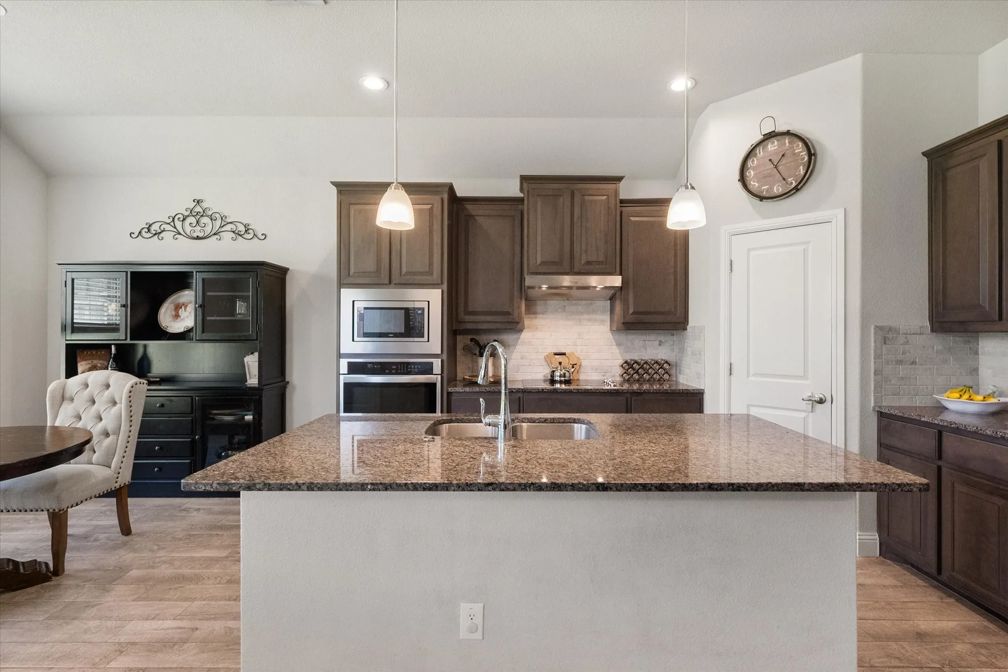 Single Family Residence For Sale in Ellis County , 5600 Log Cabin Court, Midlothian, Texas 76065, 4 Bedroom, 2 Bathroom, 2 Garage spaces, 1,882 Sqft, built in 2021, mls#21384038, Real Estate Agent in Midlothian, Homes For Sale in Ellis county, Homes For Sale in Midlothian, Realtor in Midlothian Texas, Real Estate Brokerage Independent Realty Texas, Luminita Cordes Realtor