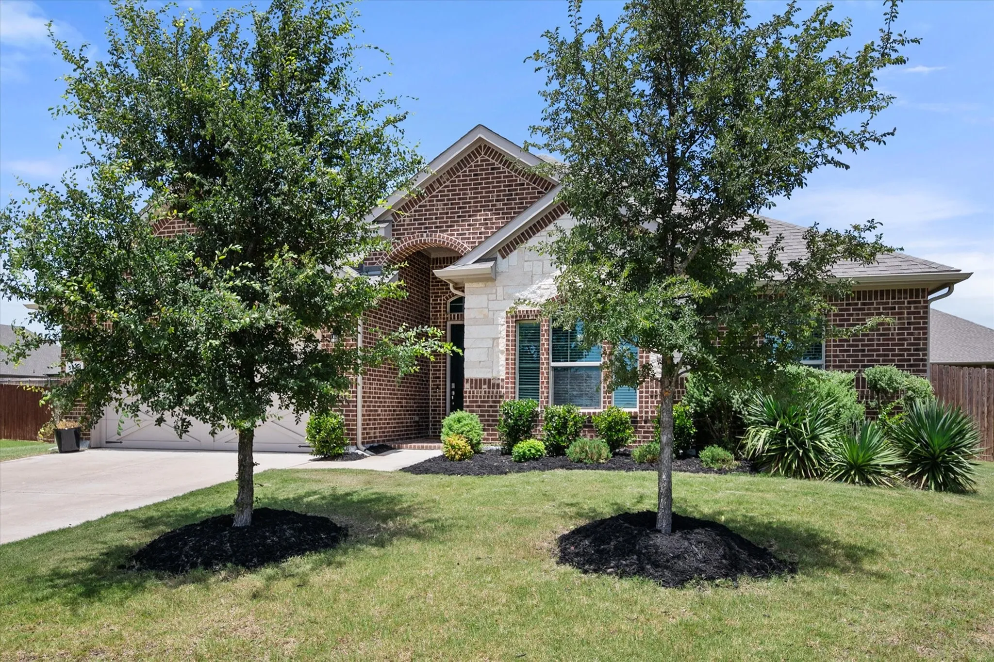 Single Family Residence For Sale in Ellis County , 5600 Log Cabin Court, Midlothian, Texas 76065, 4 Bedroom, 2 Bathroom, 2 Garage spaces, 1,882 Sqft, built in 2021, mls#21384038, Real Estate Agent in Midlothian, Homes For Sale in Ellis county, Homes For Sale in Midlothian, Realtor in Midlothian Texas, Real Estate Brokerage Independent Realty Texas, Luminita Cordes Realtor