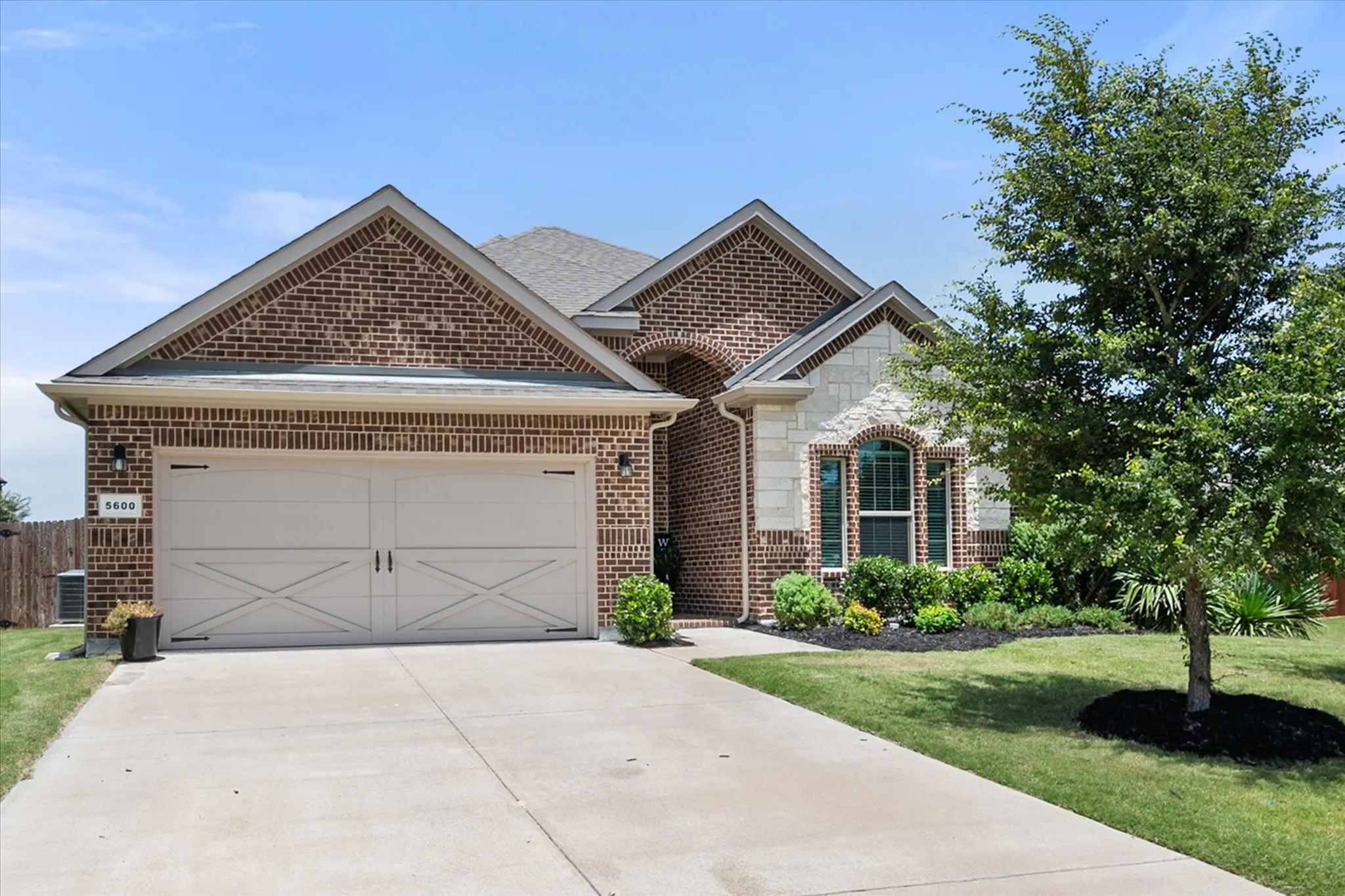 Single Family Residence For Sale in Ellis County , 5600 Log Cabin Court, Midlothian, Texas 76065, 4 Bedroom, 2 Bathroom, 2 Garage spaces, 1,882 Sqft, built in 2021, mls#21384038, Real Estate Agent in Midlothian, Homes For Sale in Ellis county, Homes For Sale in Midlothian, Realtor in Midlothian Texas, Real Estate Brokerage Independent Realty Texas, Luminita Cordes Realtor