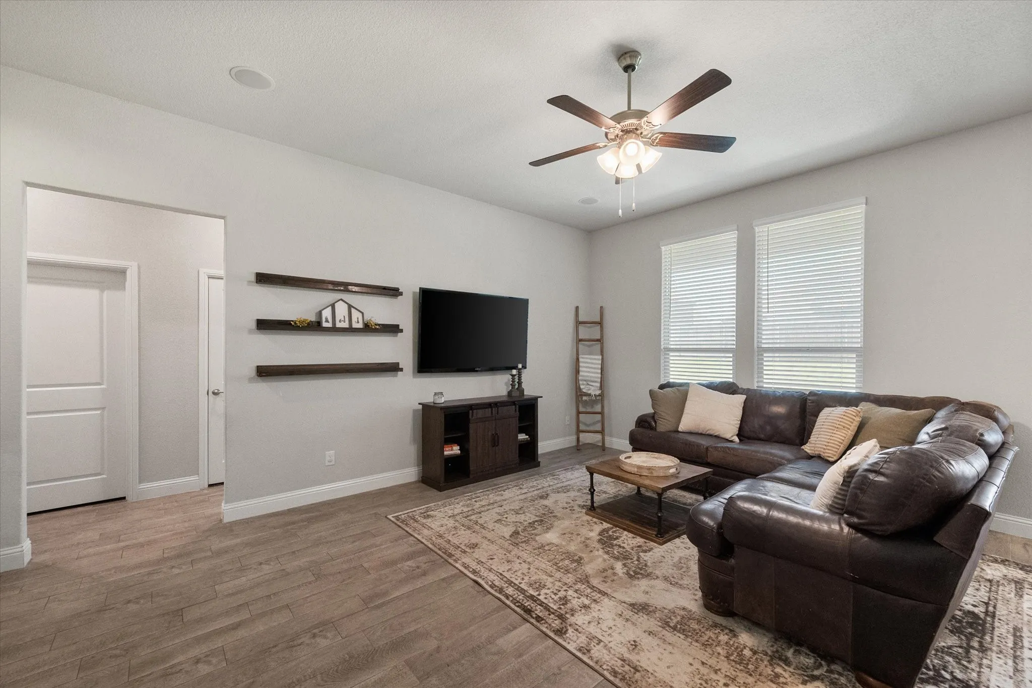 Single Family Residence For Sale in Ellis County , 5600 Log Cabin Court, Midlothian, Texas 76065, 4 Bedroom, 2 Bathroom, 2 Garage spaces, 1,882 Sqft, built in 2021, mls#21384038, Real Estate Agent in Midlothian, Homes For Sale in Ellis county, Homes For Sale in Midlothian, Realtor in Midlothian Texas, Real Estate Brokerage Independent Realty Texas, Luminita Cordes Realtor