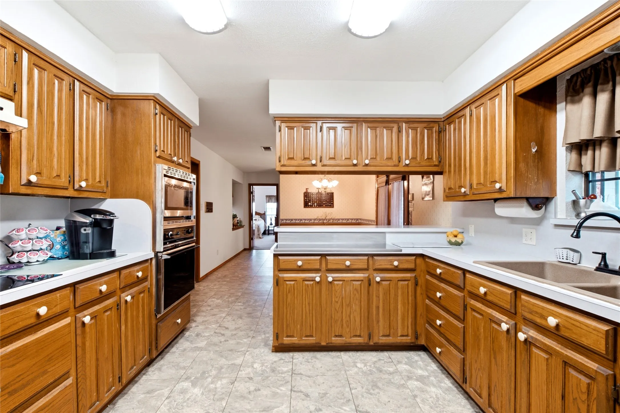 Single Family Residence For Sale in Grayson County , 6411 W Line Road, Collinsville, Texas 76240, 4 Bedroom, 2 Bathroom, 2 Garage spaces, 2,104 Sqft, built in 1986, mls#21381674, Real Estate Agent in Collinsville, Homes For Sale in Grayson county, Homes For Sale in Collinsville, Realtor in Collinsville Texas, Real Estate Brokerage Independent Realty Texas, Luminita Cordes Realtor