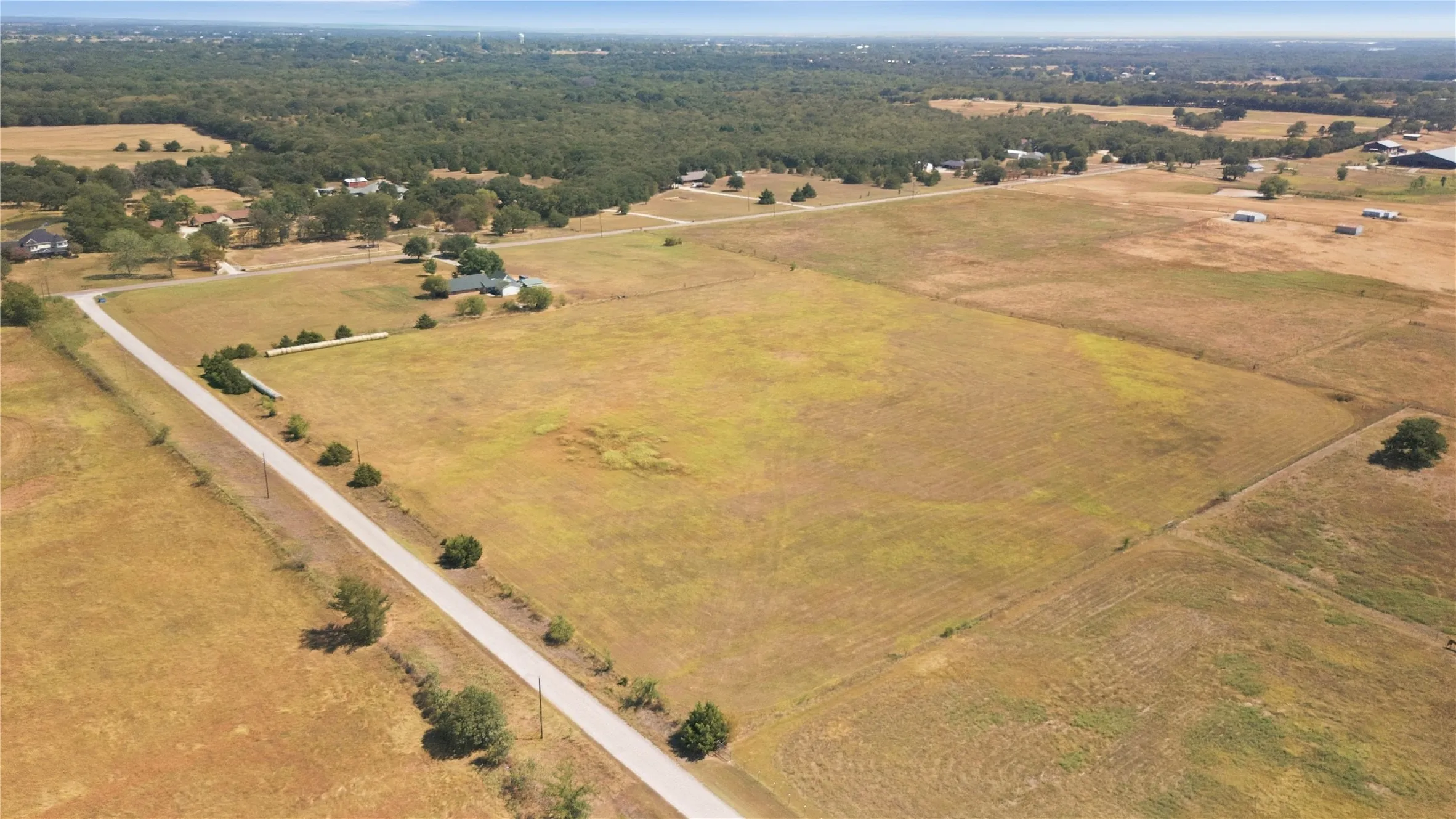 Single Family Residence For Sale in Grayson County , 6411 W Line Road, Collinsville, Texas 76240, 4 Bedroom, 2 Bathroom, 2 Garage spaces, 2,104 Sqft, built in 1986, mls#21381674, Real Estate Agent in Collinsville, Homes For Sale in Grayson county, Homes For Sale in Collinsville, Realtor in Collinsville Texas, Real Estate Brokerage Independent Realty Texas, Luminita Cordes Realtor