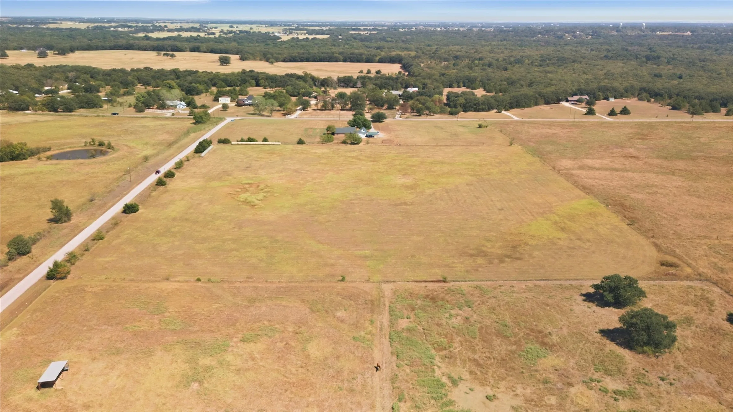 Single Family Residence For Sale in Grayson County , 6411 W Line Road, Collinsville, Texas 76240, 4 Bedroom, 2 Bathroom, 2 Garage spaces, 2,104 Sqft, built in 1986, mls#21381674, Real Estate Agent in Collinsville, Homes For Sale in Grayson county, Homes For Sale in Collinsville, Realtor in Collinsville Texas, Real Estate Brokerage Independent Realty Texas, Luminita Cordes Realtor