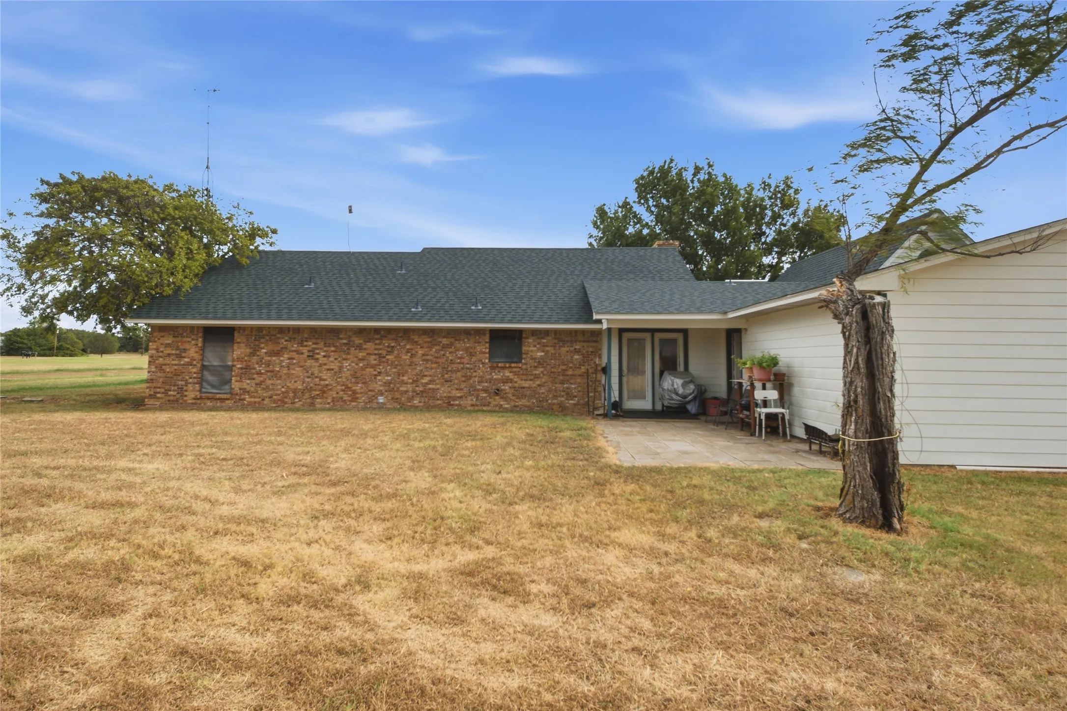 Single Family Residence For Sale in Grayson County , 6411 W Line Road, Collinsville, Texas 76240, 4 Bedroom, 2 Bathroom, 2 Garage spaces, 2,104 Sqft, built in 1986, mls#21381674, Real Estate Agent in Collinsville, Homes For Sale in Grayson county, Homes For Sale in Collinsville, Realtor in Collinsville Texas, Real Estate Brokerage Independent Realty Texas, Luminita Cordes Realtor
