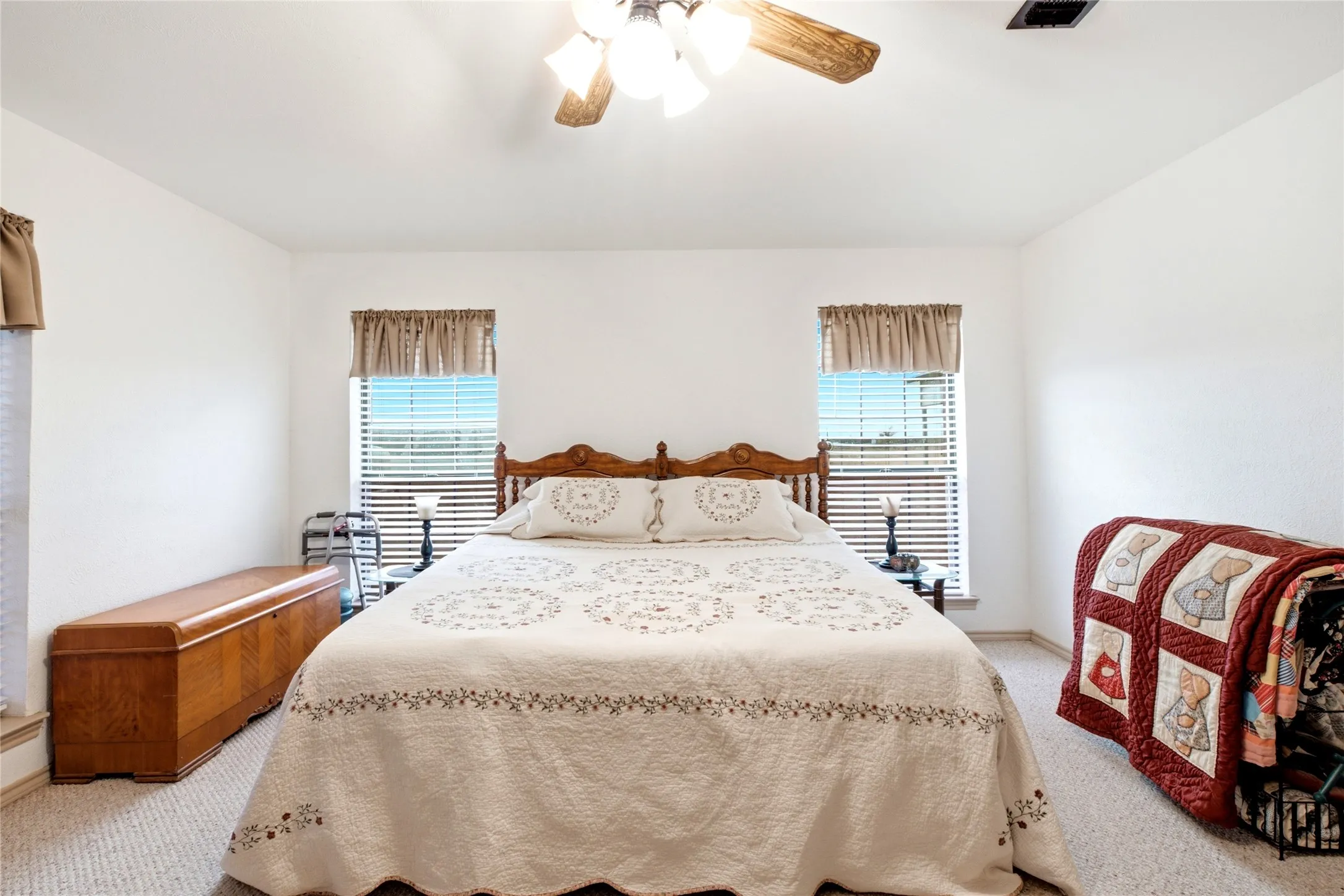 Single Family Residence For Sale in Grayson County , 6411 W Line Road, Collinsville, Texas 76240, 4 Bedroom, 2 Bathroom, 2 Garage spaces, 2,104 Sqft, built in 1986, mls#21381674, Real Estate Agent in Collinsville, Homes For Sale in Grayson county, Homes For Sale in Collinsville, Realtor in Collinsville Texas, Real Estate Brokerage Independent Realty Texas, Luminita Cordes Realtor