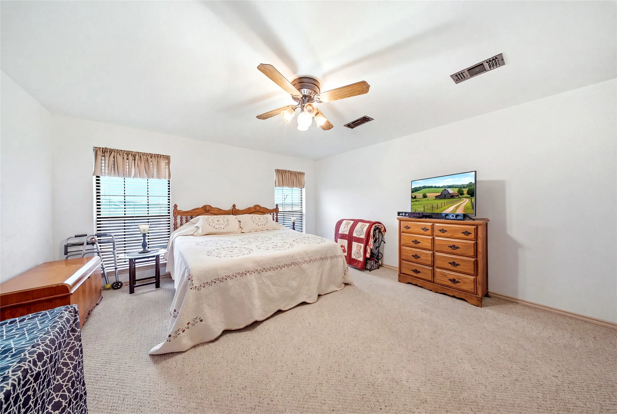Single Family Residence For Sale in Grayson County , 6411 W Line Road, Collinsville, Texas 76240, 4 Bedroom, 2 Bathroom, 2 Garage spaces, 2,104 Sqft, built in 1986, mls#21381674, Real Estate Agent in Collinsville, Homes For Sale in Grayson county, Homes For Sale in Collinsville, Realtor in Collinsville Texas, Real Estate Brokerage Independent Realty Texas, Luminita Cordes Realtor