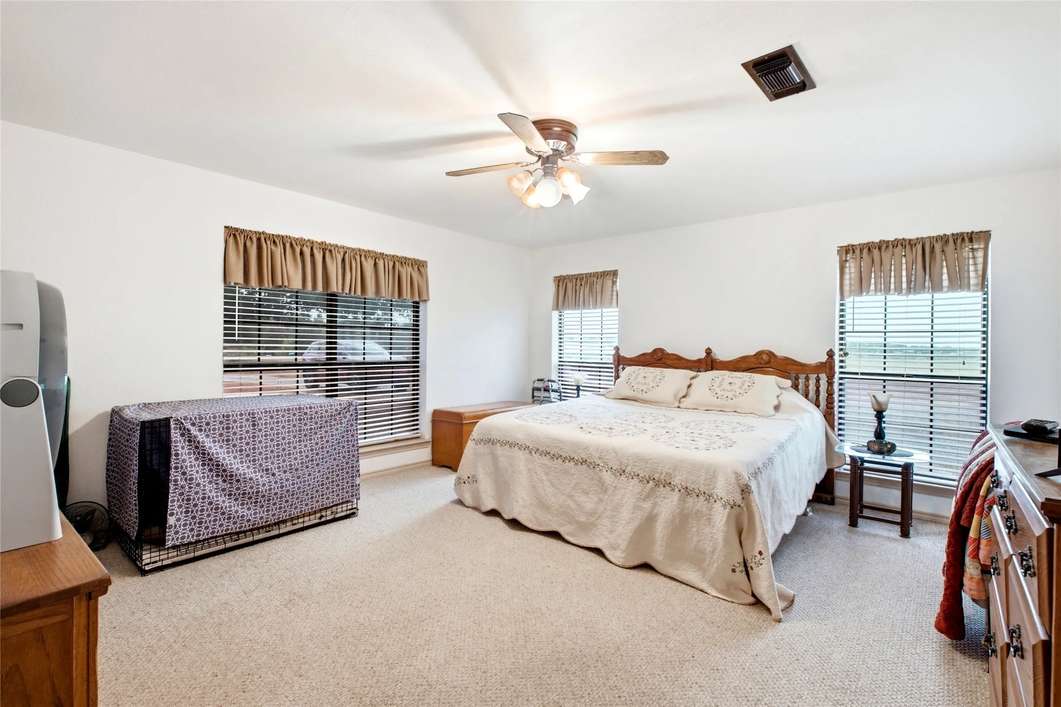 Single Family Residence For Sale in Grayson County , 6411 W Line Road, Collinsville, Texas 76240, 4 Bedroom, 2 Bathroom, 2 Garage spaces, 2,104 Sqft, built in 1986, mls#21381674, Real Estate Agent in Collinsville, Homes For Sale in Grayson county, Homes For Sale in Collinsville, Realtor in Collinsville Texas, Real Estate Brokerage Independent Realty Texas, Luminita Cordes Realtor