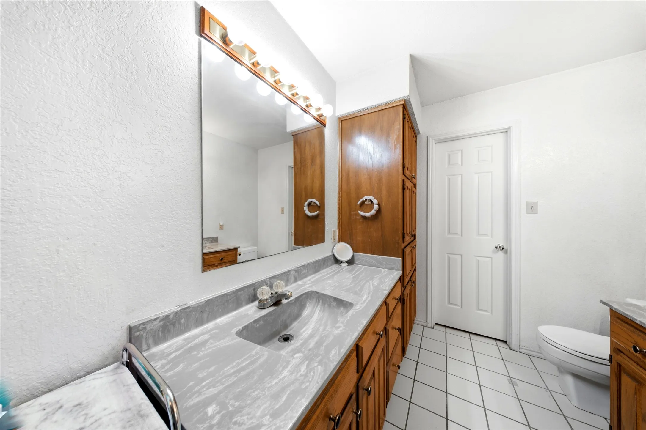 Single Family Residence For Sale in Grayson County , 6411 W Line Road, Collinsville, Texas 76240, 4 Bedroom, 2 Bathroom, 2 Garage spaces, 2,104 Sqft, built in 1986, mls#21381674, Real Estate Agent in Collinsville, Homes For Sale in Grayson county, Homes For Sale in Collinsville, Realtor in Collinsville Texas, Real Estate Brokerage Independent Realty Texas, Luminita Cordes Realtor