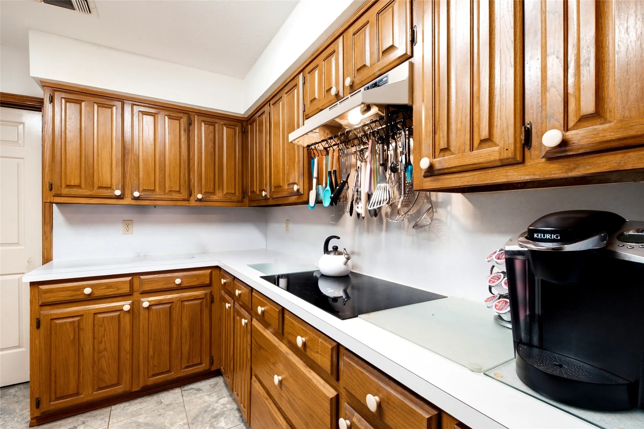 Single Family Residence For Sale in Grayson County , 6411 W Line Road, Collinsville, Texas 76240, 4 Bedroom, 2 Bathroom, 2 Garage spaces, 2,104 Sqft, built in 1986, mls#21381674, Real Estate Agent in Collinsville, Homes For Sale in Grayson county, Homes For Sale in Collinsville, Realtor in Collinsville Texas, Real Estate Brokerage Independent Realty Texas, Luminita Cordes Realtor