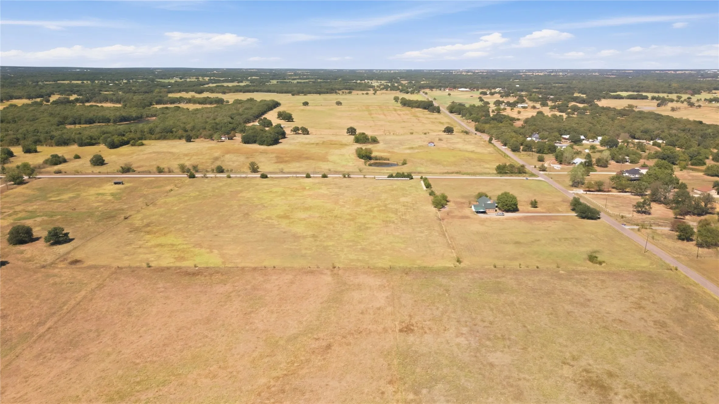 Single Family Residence For Sale in Grayson County , 6411 W Line Road, Collinsville, Texas 76240, 4 Bedroom, 2 Bathroom, 2 Garage spaces, 2,104 Sqft, built in 1986, mls#21381674, Real Estate Agent in Collinsville, Homes For Sale in Grayson county, Homes For Sale in Collinsville, Realtor in Collinsville Texas, Real Estate Brokerage Independent Realty Texas, Luminita Cordes Realtor