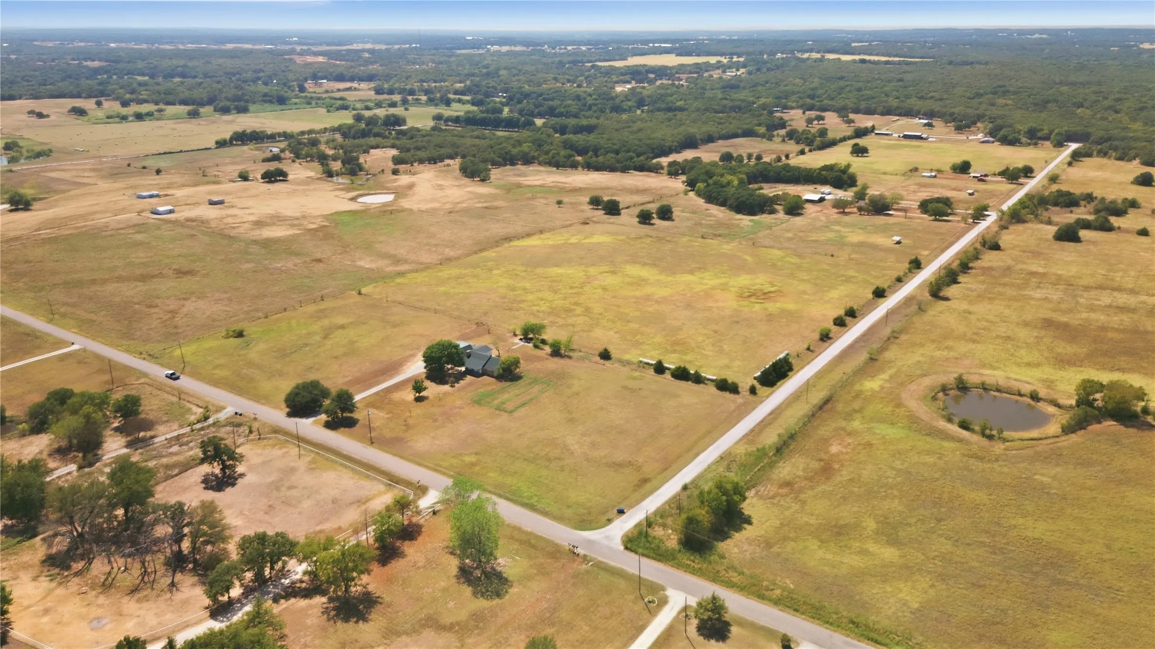 Single Family Residence For Sale in Grayson County , 6411 W Line Road, Collinsville, Texas 76240, 4 Bedroom, 2 Bathroom, 2 Garage spaces, 2,104 Sqft, built in 1986, mls#21381674, Real Estate Agent in Collinsville, Homes For Sale in Grayson county, Homes For Sale in Collinsville, Realtor in Collinsville Texas, Real Estate Brokerage Independent Realty Texas, Luminita Cordes Realtor