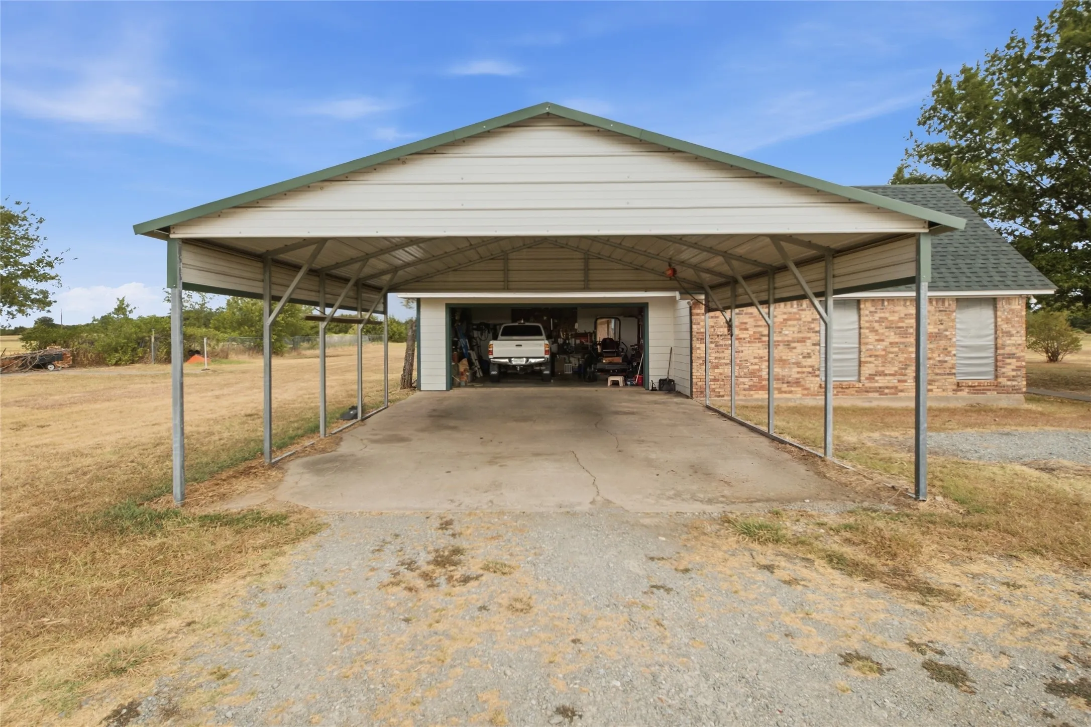 Single Family Residence For Sale in Grayson County , 6411 W Line Road, Collinsville, Texas 76240, 4 Bedroom, 2 Bathroom, 2 Garage spaces, 2,104 Sqft, built in 1986, mls#21381674, Real Estate Agent in Collinsville, Homes For Sale in Grayson county, Homes For Sale in Collinsville, Realtor in Collinsville Texas, Real Estate Brokerage Independent Realty Texas, Luminita Cordes Realtor