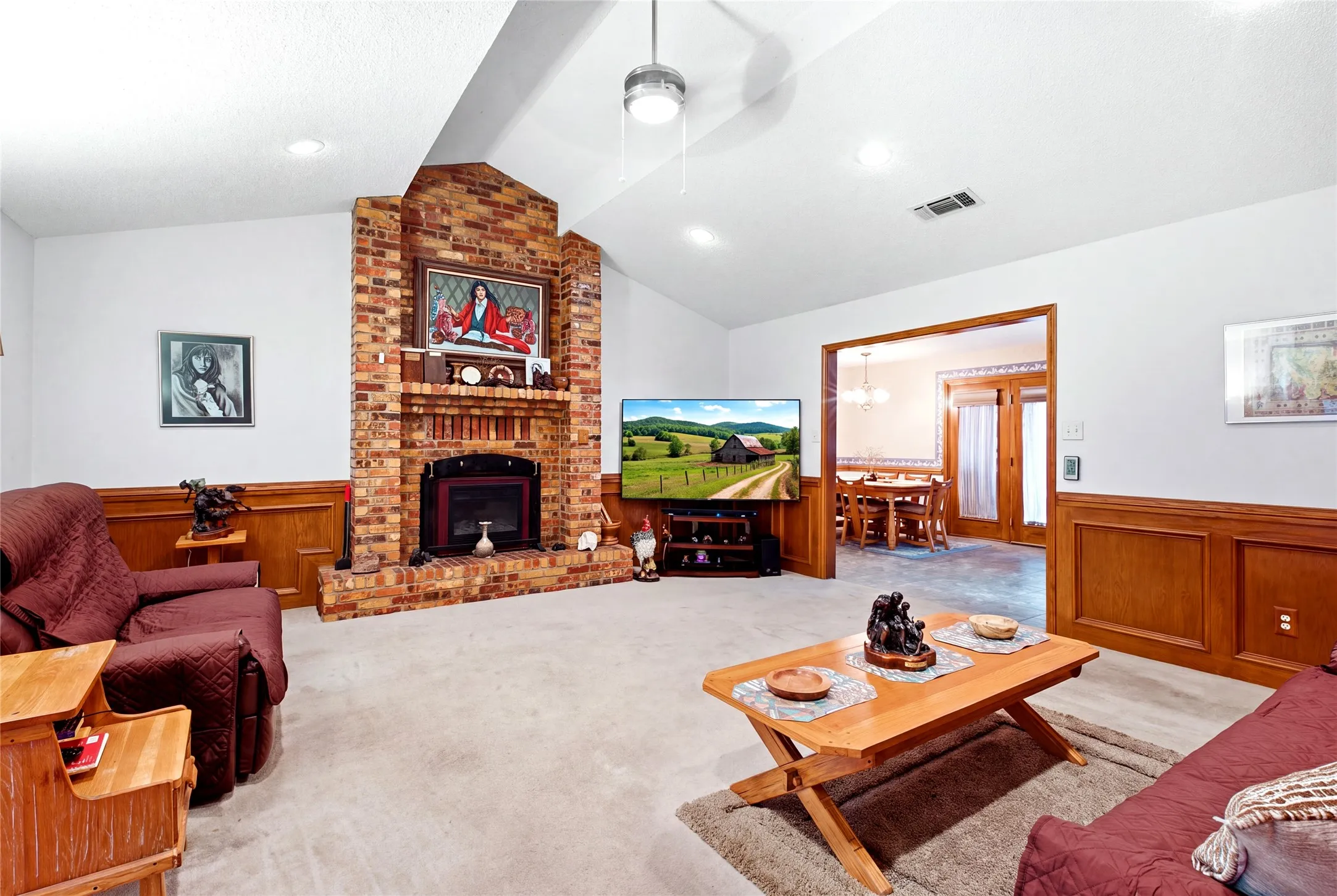 Single Family Residence For Sale in Grayson County , 6411 W Line Road, Collinsville, Texas 76240, 4 Bedroom, 2 Bathroom, 2 Garage spaces, 2,104 Sqft, built in 1986, mls#21381674, Real Estate Agent in Collinsville, Homes For Sale in Grayson county, Homes For Sale in Collinsville, Realtor in Collinsville Texas, Real Estate Brokerage Independent Realty Texas, Luminita Cordes Realtor