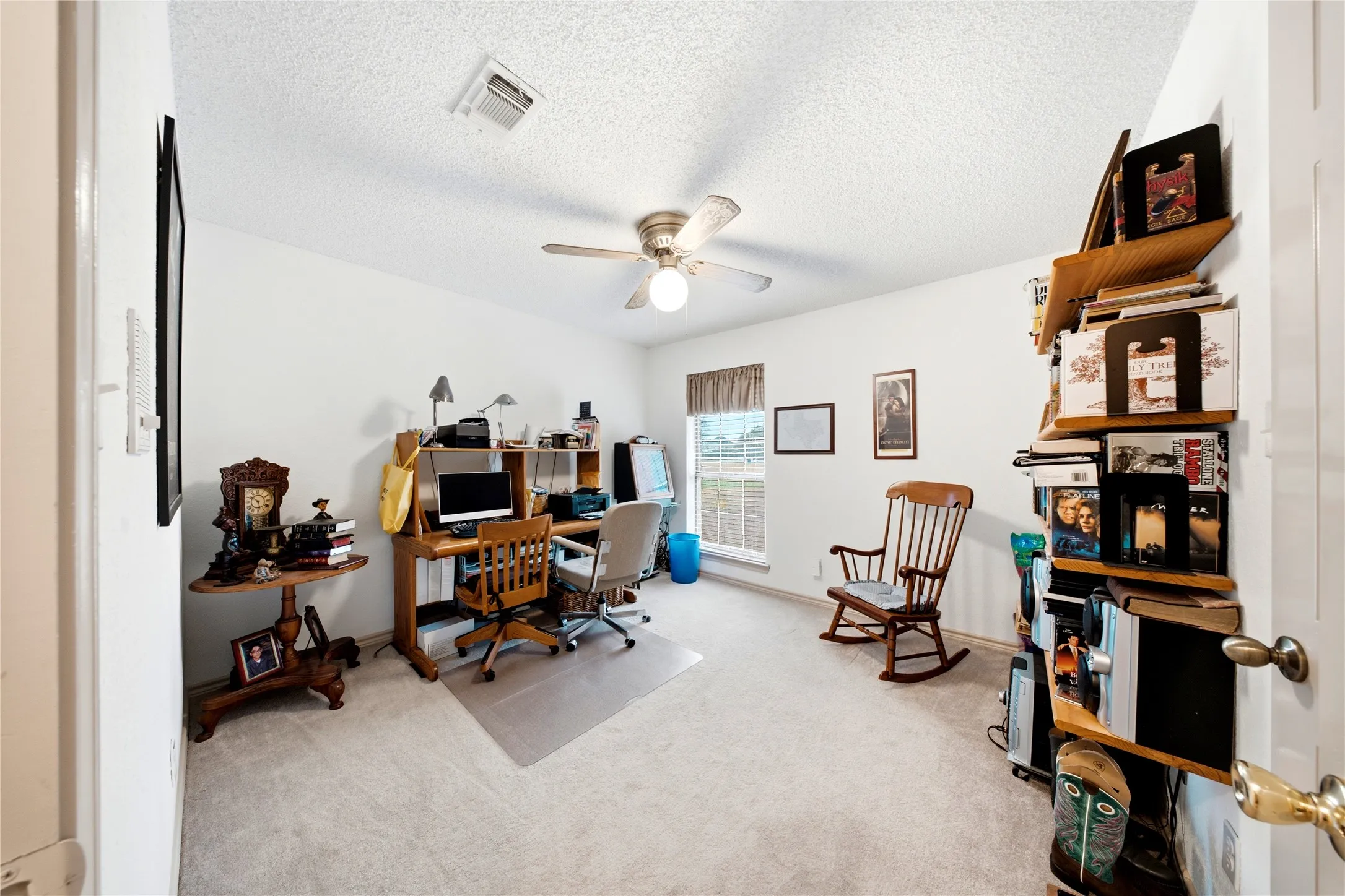 Single Family Residence For Sale in Grayson County , 6411 W Line Road, Collinsville, Texas 76240, 4 Bedroom, 2 Bathroom, 2 Garage spaces, 2,104 Sqft, built in 1986, mls#21381674, Real Estate Agent in Collinsville, Homes For Sale in Grayson county, Homes For Sale in Collinsville, Realtor in Collinsville Texas, Real Estate Brokerage Independent Realty Texas, Luminita Cordes Realtor