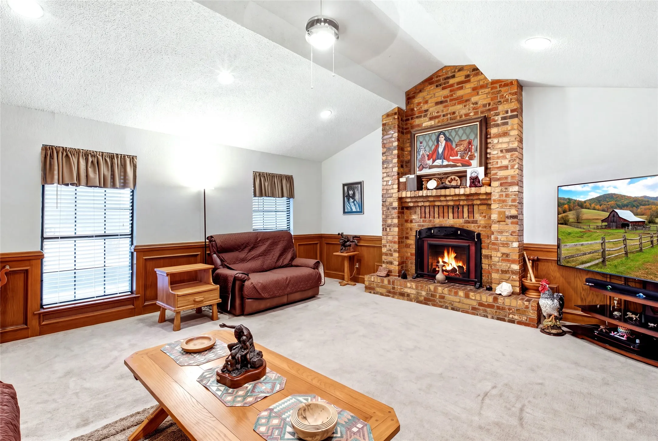 Single Family Residence For Sale in Grayson County , 6411 W Line Road, Collinsville, Texas 76240, 4 Bedroom, 2 Bathroom, 2 Garage spaces, 2,104 Sqft, built in 1986, mls#21381674, Real Estate Agent in Collinsville, Homes For Sale in Grayson county, Homes For Sale in Collinsville, Realtor in Collinsville Texas, Real Estate Brokerage Independent Realty Texas, Luminita Cordes Realtor