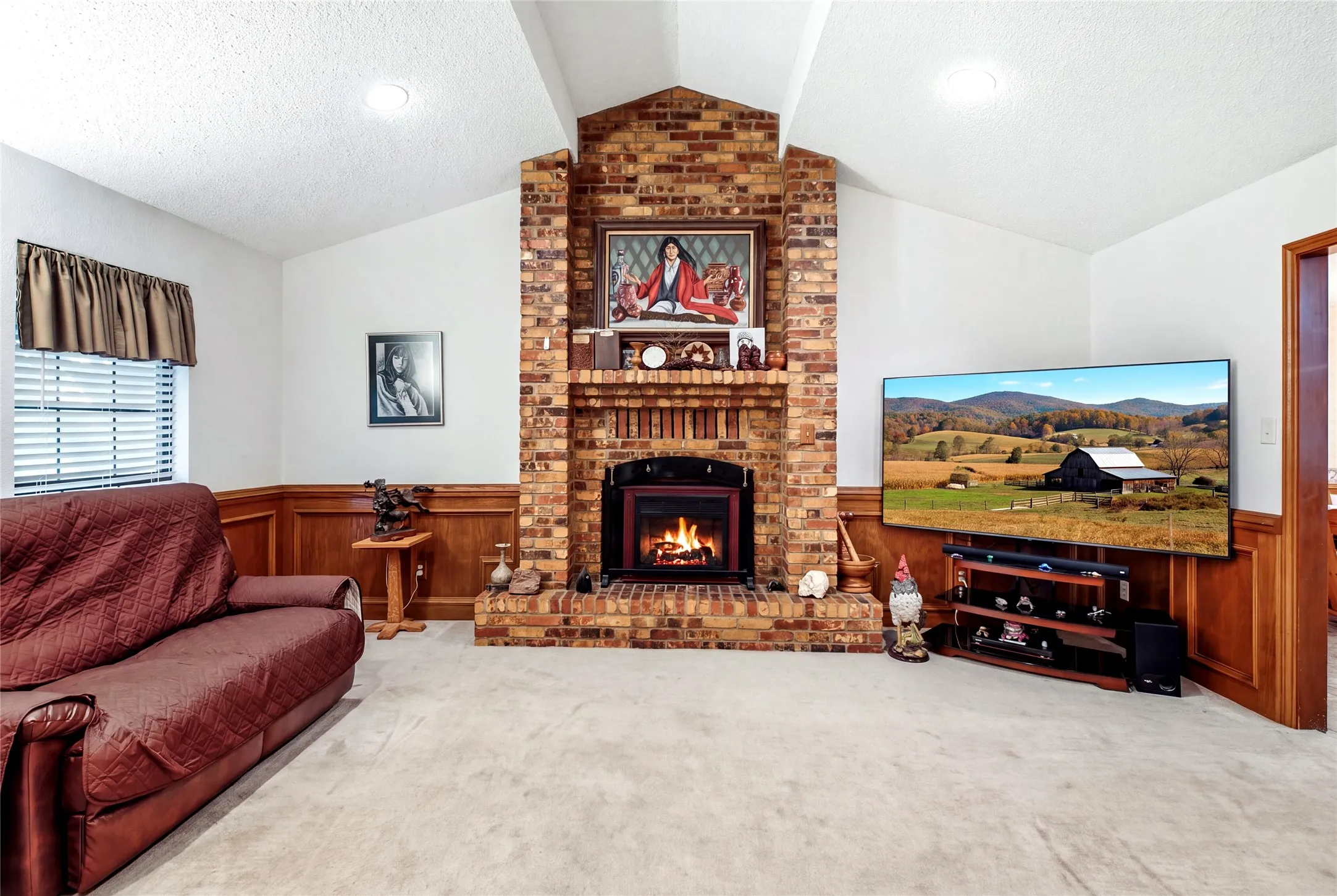 Single Family Residence For Sale in Grayson County , 6411 W Line Road, Collinsville, Texas 76240, 4 Bedroom, 2 Bathroom, 2 Garage spaces, 2,104 Sqft, built in 1986, mls#21381674, Real Estate Agent in Collinsville, Homes For Sale in Grayson county, Homes For Sale in Collinsville, Realtor in Collinsville Texas, Real Estate Brokerage Independent Realty Texas, Luminita Cordes Realtor