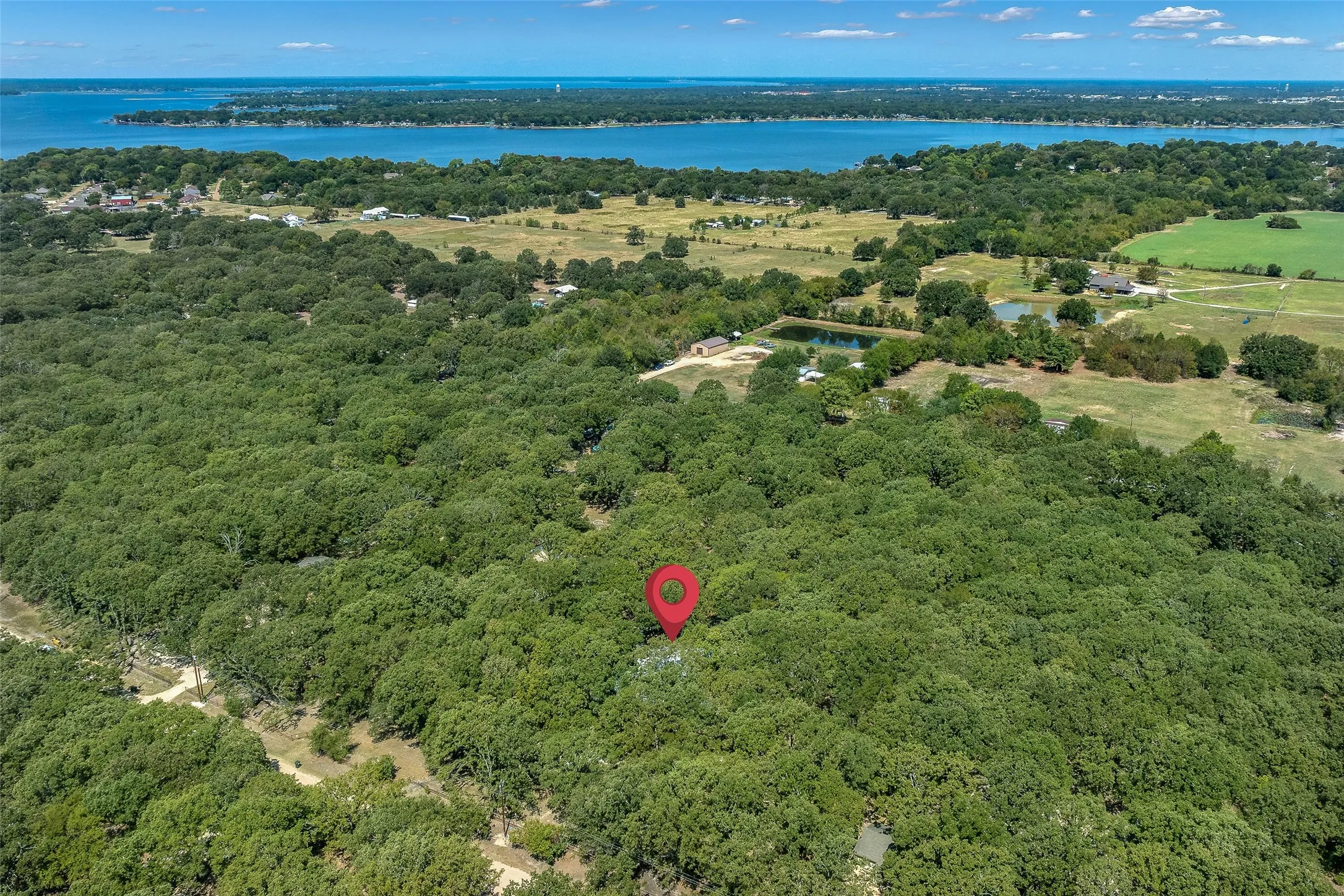 Single Family Residence For Sale in Henderson County , 19865 Leisureland Road, Mabank, Texas 75156, 5 Bedroom, 4 Bathroom, 2 Garage spaces, 2,812 Sqft, built in 1985, mls#21382421, Real Estate Agent in Mabank, Homes For Sale in Henderson county, Homes For Sale in Mabank, Realtor in Mabank Texas, Real Estate Brokerage Independent Realty Texas, Luminita Cordes Realtor