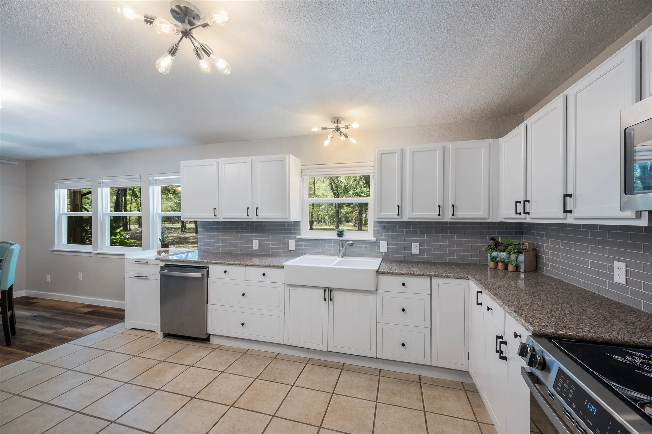 Single Family Residence For Sale in Henderson County , 19865 Leisureland Road, Mabank, Texas 75156, 5 Bedroom, 4 Bathroom, 2 Garage spaces, 2,812 Sqft, built in 1985, mls#21382421, Real Estate Agent in Mabank, Homes For Sale in Henderson county, Homes For Sale in Mabank, Realtor in Mabank Texas, Real Estate Brokerage Independent Realty Texas, Luminita Cordes Realtor