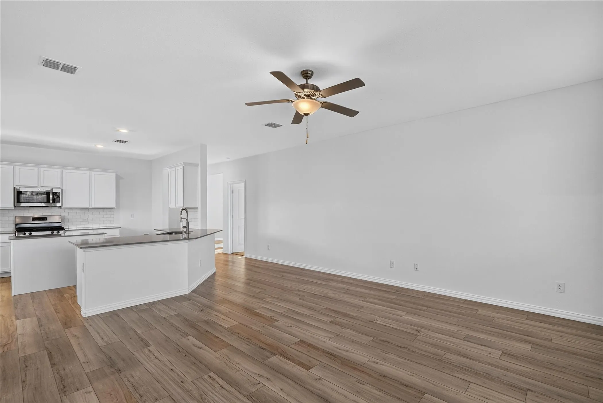 Single Family Residence For Rent in Collin County , 1222 Smoketree Lane, Princeton, Texas 75407, 4 Bedroom, 2 Bathroom, 2 Garage spaces, 1,996 Sqft, built in 2022, mls#21380388, Real Estate Agent in Princeton, Homes For Rent in Collin county, Homes For Rent in Princeton, Realtor in Princeton Texas, Real Estate Brokerage Independent Realty Texas, Luminita Cordes Realtor