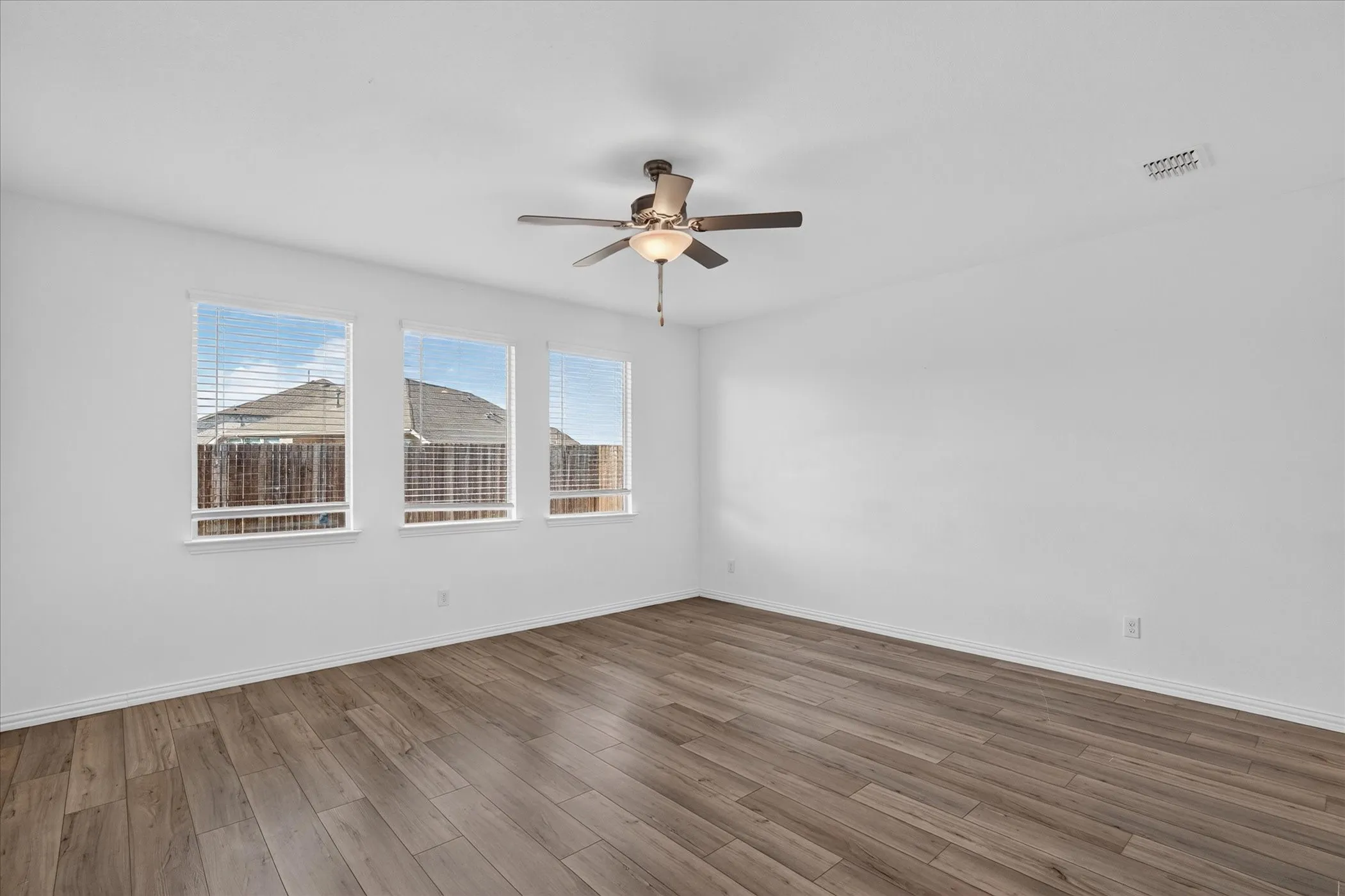 Single Family Residence For Rent in Collin County , 1222 Smoketree Lane, Princeton, Texas 75407, 4 Bedroom, 2 Bathroom, 2 Garage spaces, 1,996 Sqft, built in 2022, mls#21380388, Real Estate Agent in Princeton, Homes For Rent in Collin county, Homes For Rent in Princeton, Realtor in Princeton Texas, Real Estate Brokerage Independent Realty Texas, Luminita Cordes Realtor