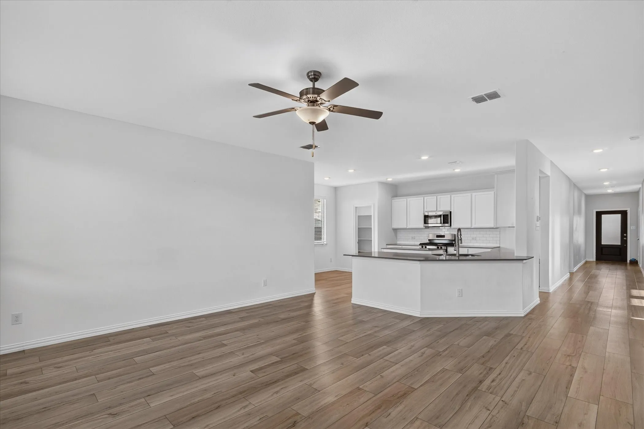 Single Family Residence For Rent in Collin County , 1222 Smoketree Lane, Princeton, Texas 75407, 4 Bedroom, 2 Bathroom, 2 Garage spaces, 1,996 Sqft, built in 2022, mls#21380388, Real Estate Agent in Princeton, Homes For Rent in Collin county, Homes For Rent in Princeton, Realtor in Princeton Texas, Real Estate Brokerage Independent Realty Texas, Luminita Cordes Realtor