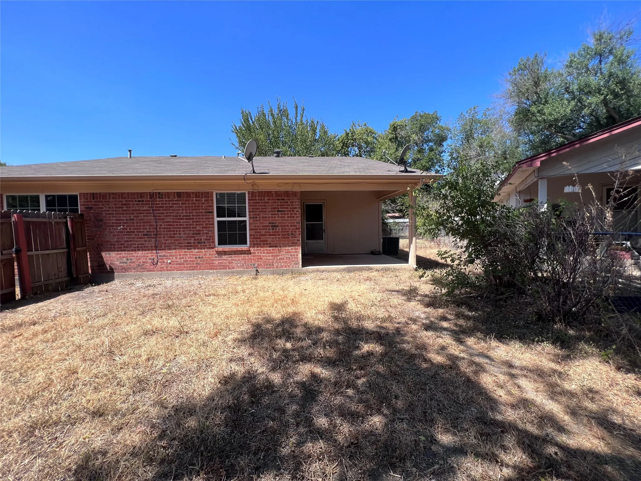 Duplex For Rent in Tarrant County , 11913 Metmora Court, Fort Worth, Texas 76008, 3 Bedroom, 2 Bathroom, 1 Garage spaces, 1,015 Sqft, built in 1985, mls#21385002, Real Estate Agent in Fort Worth, Homes For Rent in Tarrant county, Homes For Rent in Fort Worth, Realtor in Fort Worth Texas, Real Estate Brokerage Independent Realty Texas, Luminita Cordes Realtor