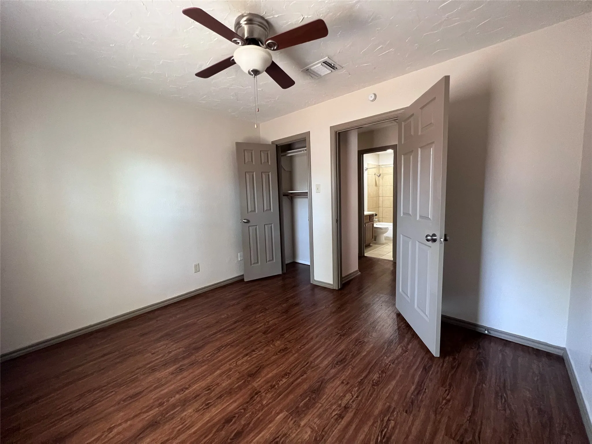 Duplex For Rent in Tarrant County , 11913 Metmora Court, Fort Worth, Texas 76008, 3 Bedroom, 2 Bathroom, 1 Garage spaces, 1,015 Sqft, built in 1985, mls#21385002, Real Estate Agent in Fort Worth, Homes For Rent in Tarrant county, Homes For Rent in Fort Worth, Realtor in Fort Worth Texas, Real Estate Brokerage Independent Realty Texas, Luminita Cordes Realtor