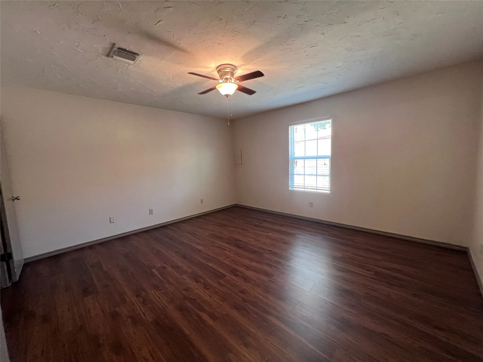 Duplex For Rent in Tarrant County , 11913 Metmora Court, Fort Worth, Texas 76008, 3 Bedroom, 2 Bathroom, 1 Garage spaces, 1,015 Sqft, built in 1985, mls#21385002, Real Estate Agent in Fort Worth, Homes For Rent in Tarrant county, Homes For Rent in Fort Worth, Realtor in Fort Worth Texas, Real Estate Brokerage Independent Realty Texas, Luminita Cordes Realtor