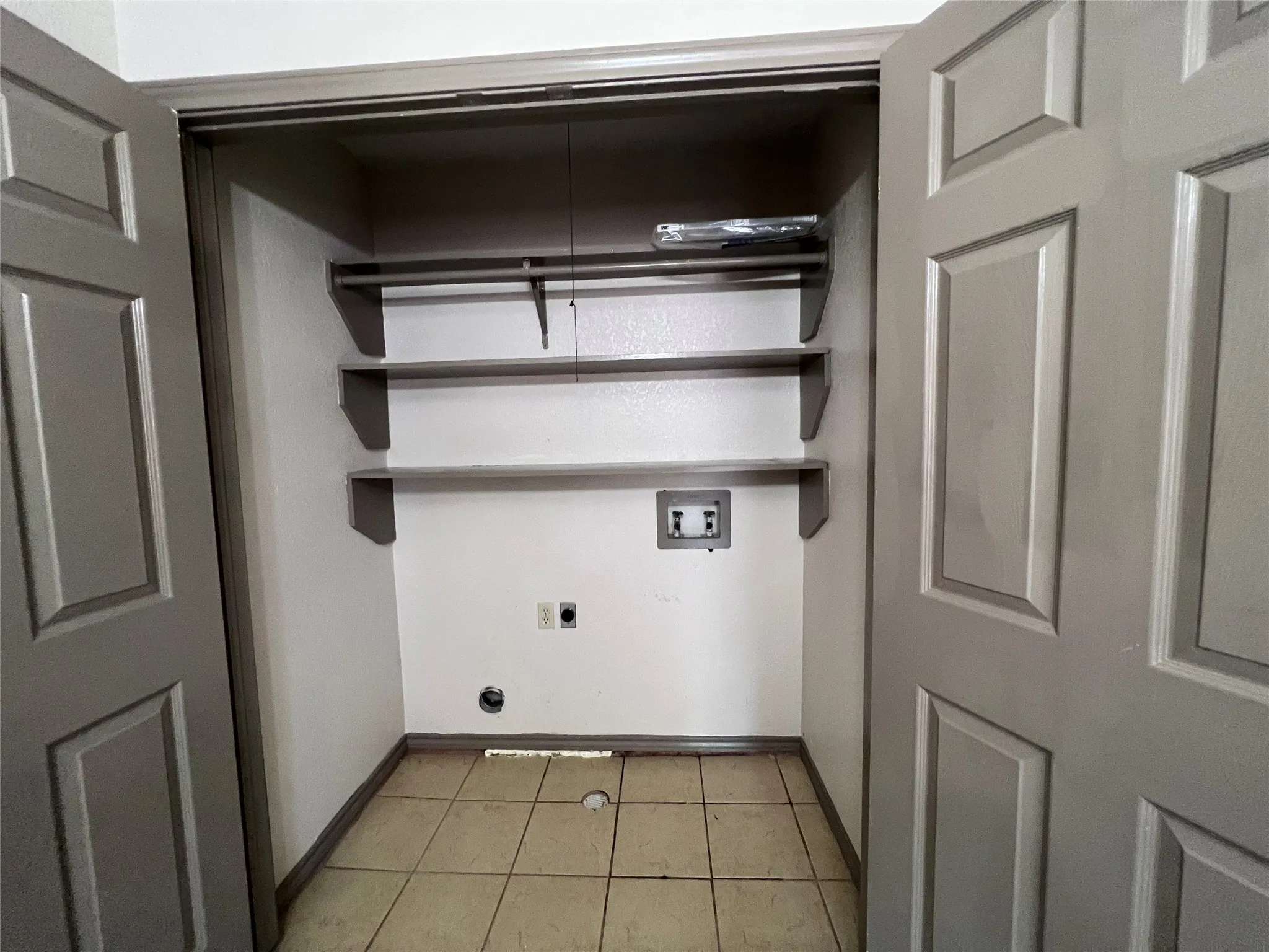 Duplex For Rent in Tarrant County , 11913 Metmora Court, Fort Worth, Texas 76008, 3 Bedroom, 2 Bathroom, 1 Garage spaces, 1,015 Sqft, built in 1985, mls#21385002, Real Estate Agent in Fort Worth, Homes For Rent in Tarrant county, Homes For Rent in Fort Worth, Realtor in Fort Worth Texas, Real Estate Brokerage Independent Realty Texas, Luminita Cordes Realtor
