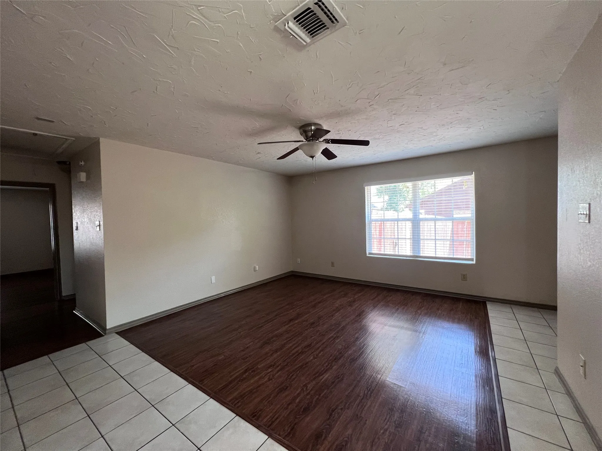 Duplex For Rent in Tarrant County , 11913 Metmora Court, Fort Worth, Texas 76008, 3 Bedroom, 2 Bathroom, 1 Garage spaces, 1,015 Sqft, built in 1985, mls#21385002, Real Estate Agent in Fort Worth, Homes For Rent in Tarrant county, Homes For Rent in Fort Worth, Realtor in Fort Worth Texas, Real Estate Brokerage Independent Realty Texas, Luminita Cordes Realtor