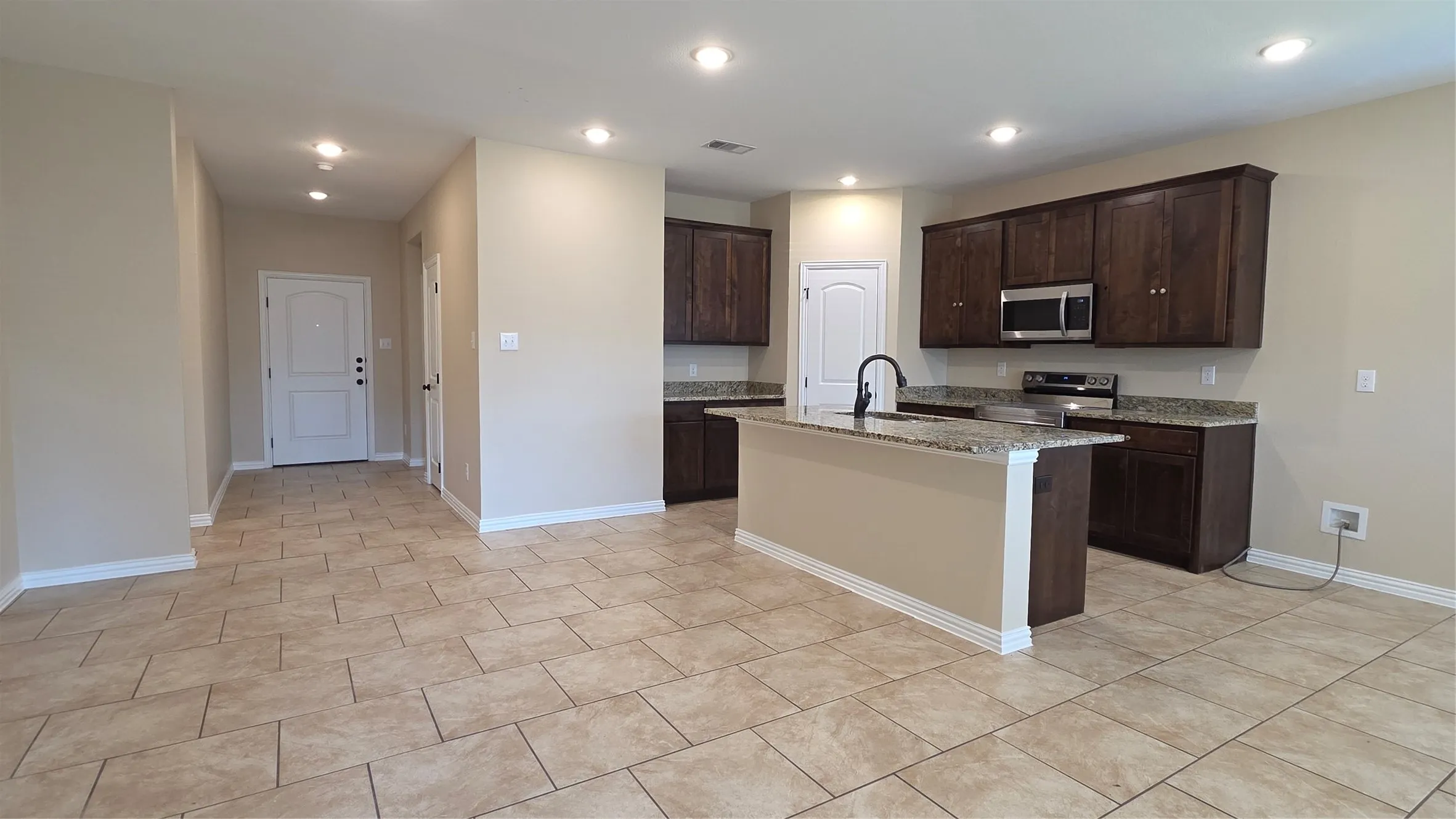 Single Family Residence For Rent in Hunt County , 4007 Wellington Street, Greenville, Texas 75401, 3 Bedroom, 2 Bathroom, 2 Garage spaces, 1,461 Sqft, built in 2021, mls#21370774, Real Estate Agent in Greenville, Homes For Rent in Hunt county, Homes For Rent in Greenville, Realtor in Greenville Texas, Real Estate Brokerage Independent Realty Texas, Luminita Cordes Realtor