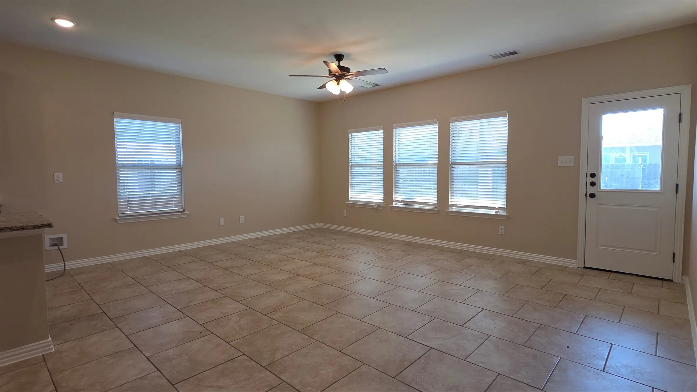 Single Family Residence For Rent in Hunt County , 4007 Wellington Street, Greenville, Texas 75401, 3 Bedroom, 2 Bathroom, 2 Garage spaces, 1,461 Sqft, built in 2021, mls#21370774, Real Estate Agent in Greenville, Homes For Rent in Hunt county, Homes For Rent in Greenville, Realtor in Greenville Texas, Real Estate Brokerage Independent Realty Texas, Luminita Cordes Realtor