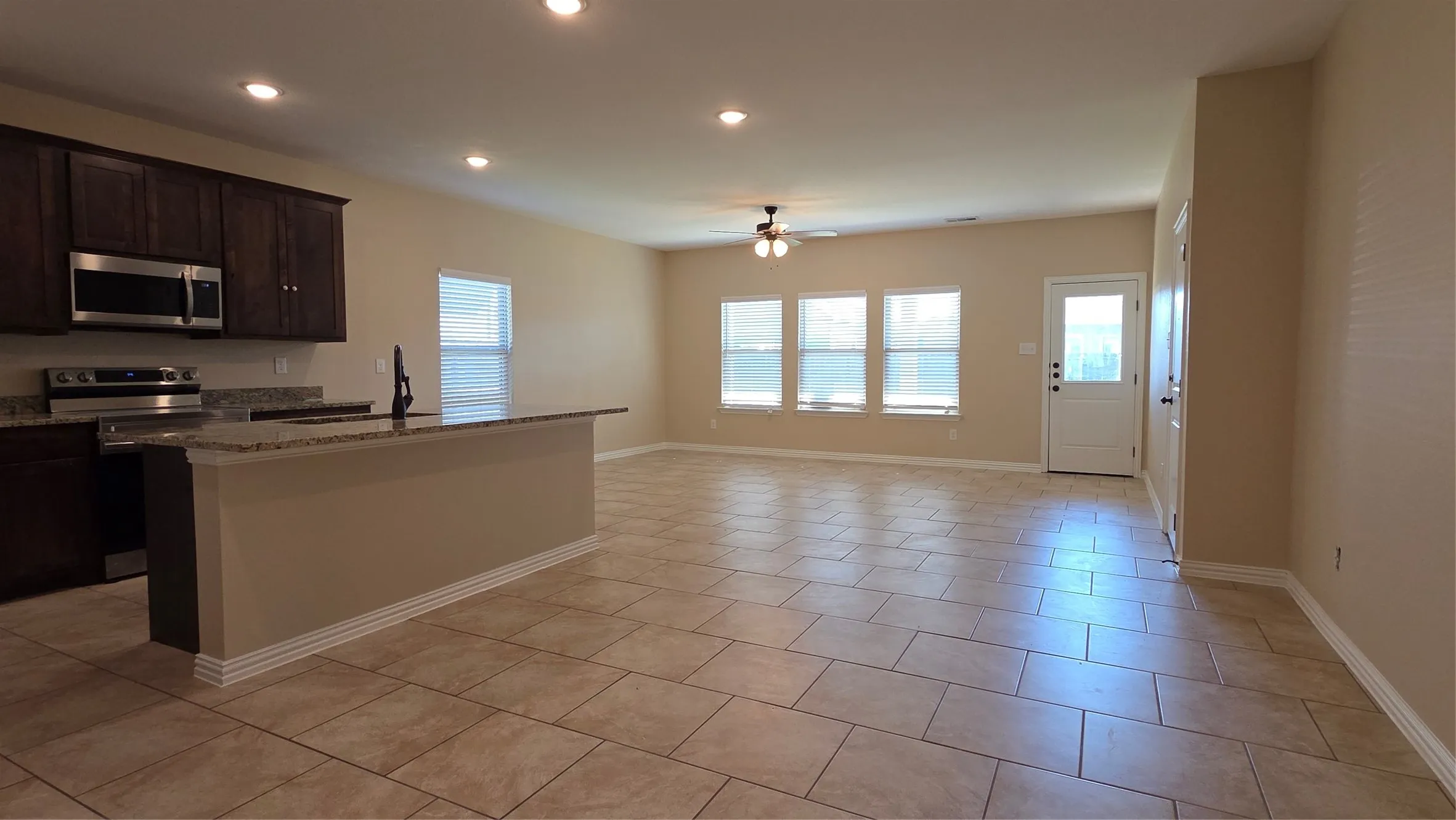Single Family Residence For Rent in Hunt County , 4007 Wellington Street, Greenville, Texas 75401, 3 Bedroom, 2 Bathroom, 2 Garage spaces, 1,461 Sqft, built in 2021, mls#21370774, Real Estate Agent in Greenville, Homes For Rent in Hunt county, Homes For Rent in Greenville, Realtor in Greenville Texas, Real Estate Brokerage Independent Realty Texas, Luminita Cordes Realtor