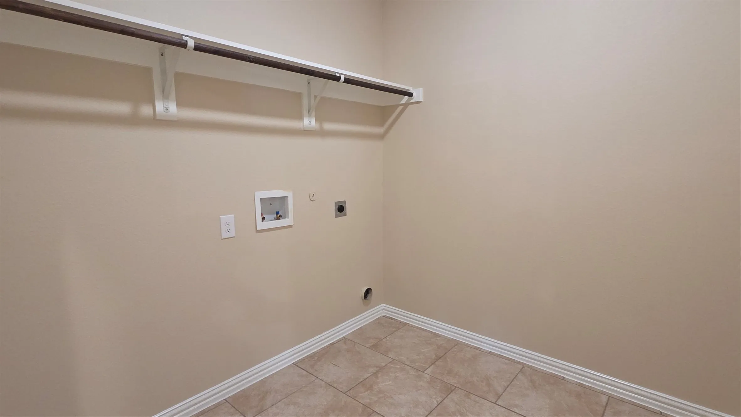 Single Family Residence For Rent in Hunt County , 4007 Wellington Street, Greenville, Texas 75401, 3 Bedroom, 2 Bathroom, 2 Garage spaces, 1,461 Sqft, built in 2021, mls#21370774, Real Estate Agent in Greenville, Homes For Rent in Hunt county, Homes For Rent in Greenville, Realtor in Greenville Texas, Real Estate Brokerage Independent Realty Texas, Luminita Cordes Realtor