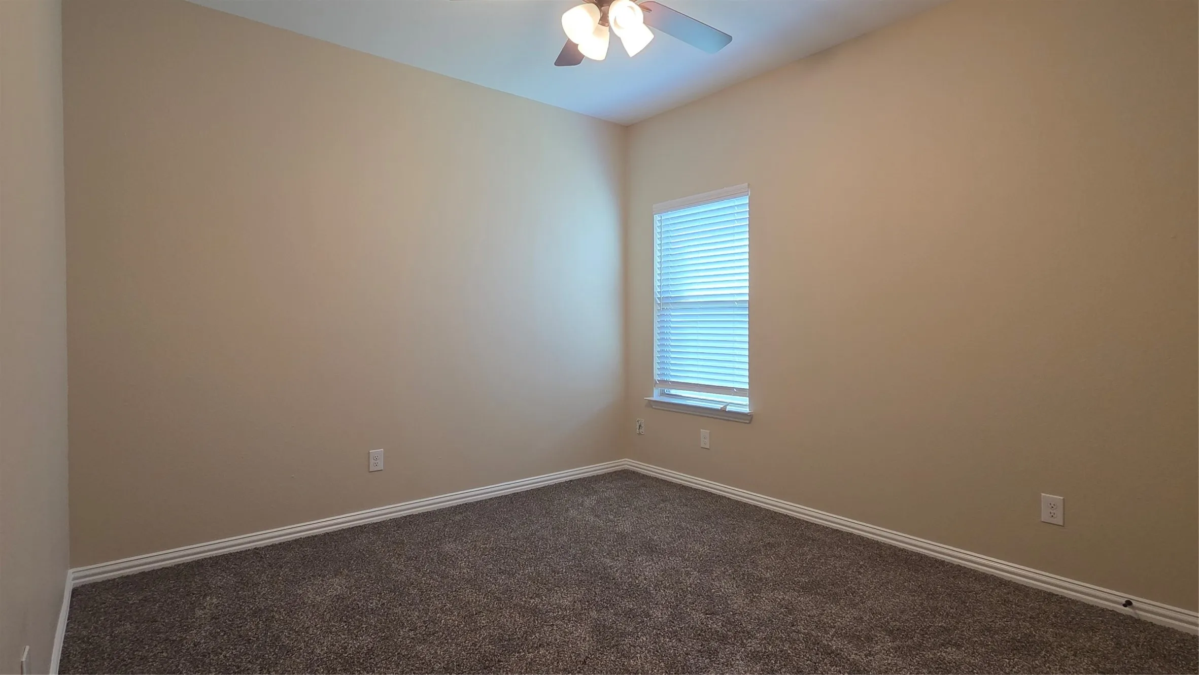 Single Family Residence For Rent in Hunt County , 4007 Wellington Street, Greenville, Texas 75401, 3 Bedroom, 2 Bathroom, 2 Garage spaces, 1,461 Sqft, built in 2021, mls#21370774, Real Estate Agent in Greenville, Homes For Rent in Hunt county, Homes For Rent in Greenville, Realtor in Greenville Texas, Real Estate Brokerage Independent Realty Texas, Luminita Cordes Realtor