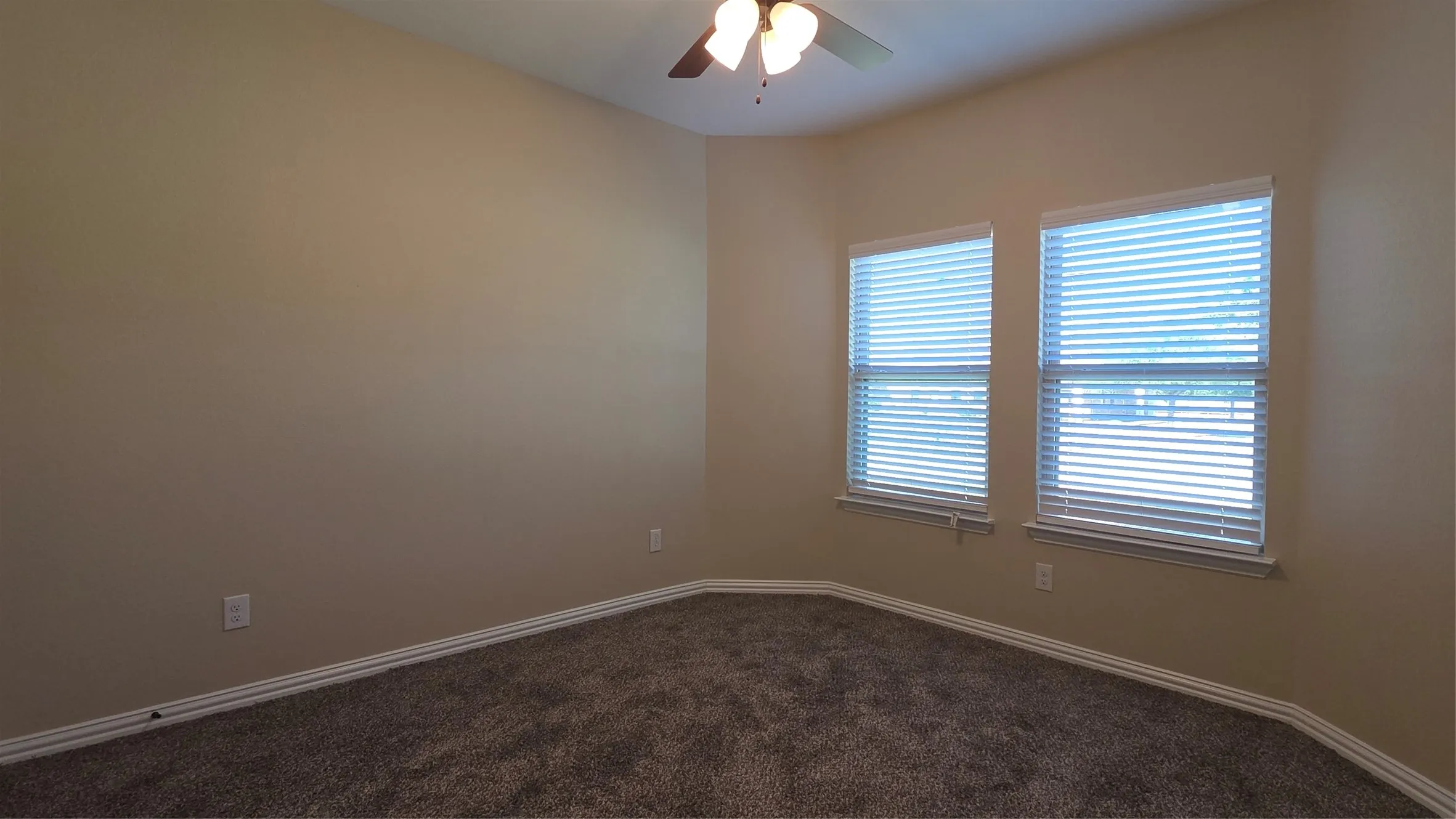 Single Family Residence For Rent in Hunt County , 4007 Wellington Street, Greenville, Texas 75401, 3 Bedroom, 2 Bathroom, 2 Garage spaces, 1,461 Sqft, built in 2021, mls#21370774, Real Estate Agent in Greenville, Homes For Rent in Hunt county, Homes For Rent in Greenville, Realtor in Greenville Texas, Real Estate Brokerage Independent Realty Texas, Luminita Cordes Realtor