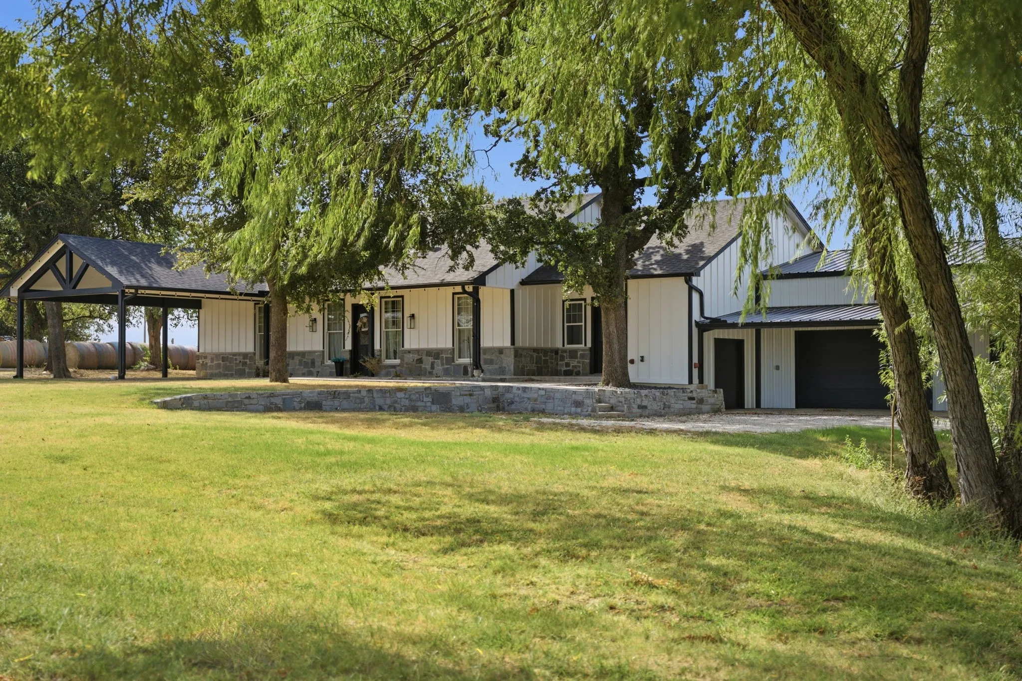 Single Family Residence For Sale in Denton County , 5480 New Hope Road, Aubrey, Texas 76227, 4 Bedroom, 3 Bathroom, 3 Garage spaces, 2,600 Sqft, built in 2009, mls#21384668, Real Estate Agent in Aubrey, Homes For Sale in Denton county, Homes For Sale in Aubrey, Realtor in Aubrey Texas, Real Estate Brokerage Independent Realty Texas, Luminita Cordes Realtor