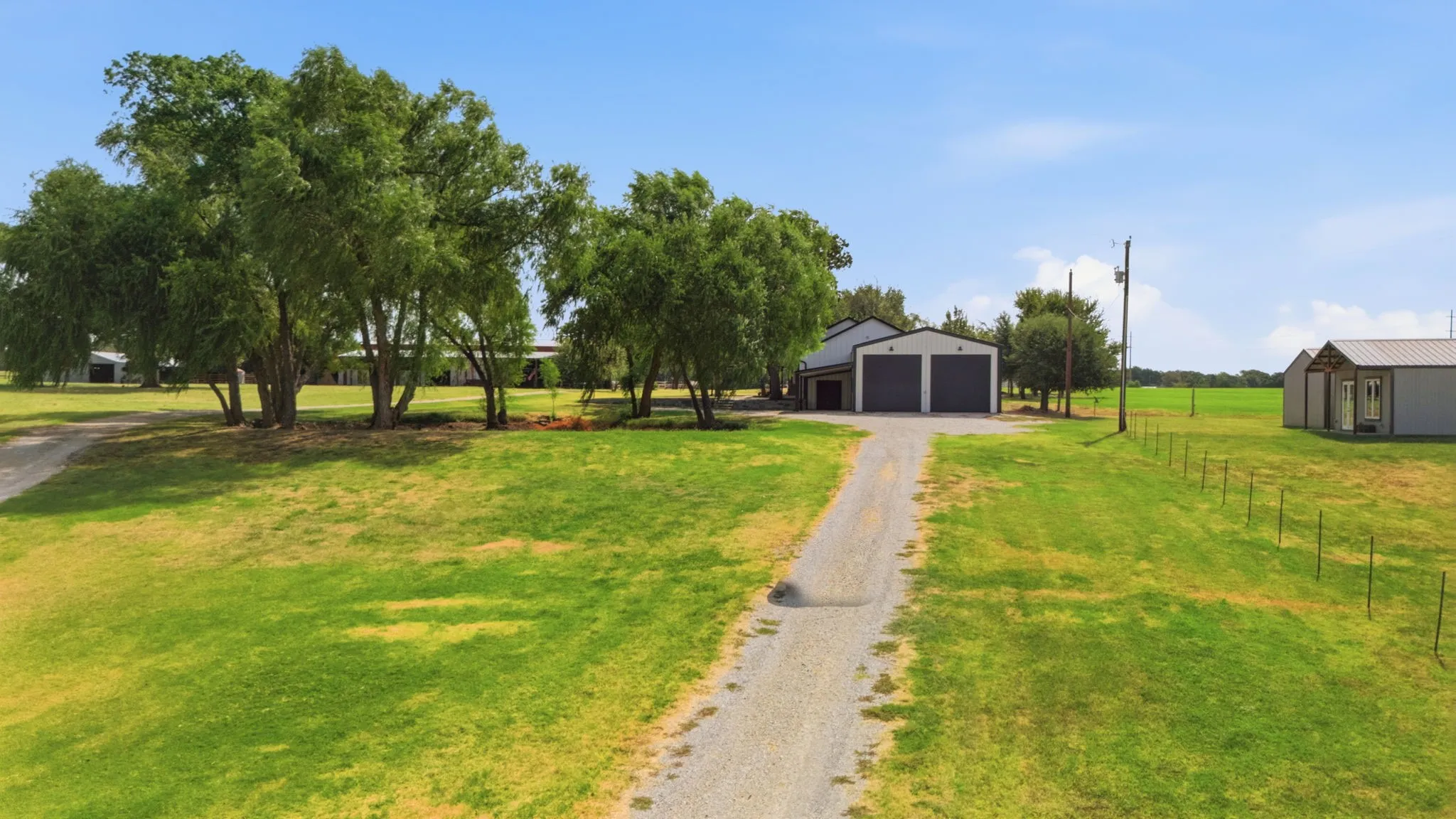 Single Family Residence For Sale in Denton County , 5480 New Hope Road, Aubrey, Texas 76227, 4 Bedroom, 3 Bathroom, 3 Garage spaces, 2,600 Sqft, built in 2009, mls#21384668, Real Estate Agent in Aubrey, Homes For Sale in Denton county, Homes For Sale in Aubrey, Realtor in Aubrey Texas, Real Estate Brokerage Independent Realty Texas, Luminita Cordes Realtor