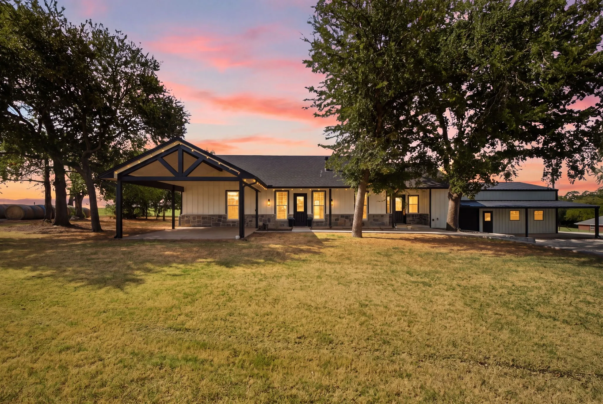Single Family Residence For Sale in Denton County , 5480 New Hope Road, Aubrey, Texas 76227, 4 Bedroom, 3 Bathroom, 3 Garage spaces, 2,600 Sqft, built in 2009, mls#21384668, Real Estate Agent in Aubrey, Homes For Sale in Denton county, Homes For Sale in Aubrey, Realtor in Aubrey Texas, Real Estate Brokerage Independent Realty Texas, Luminita Cordes Realtor