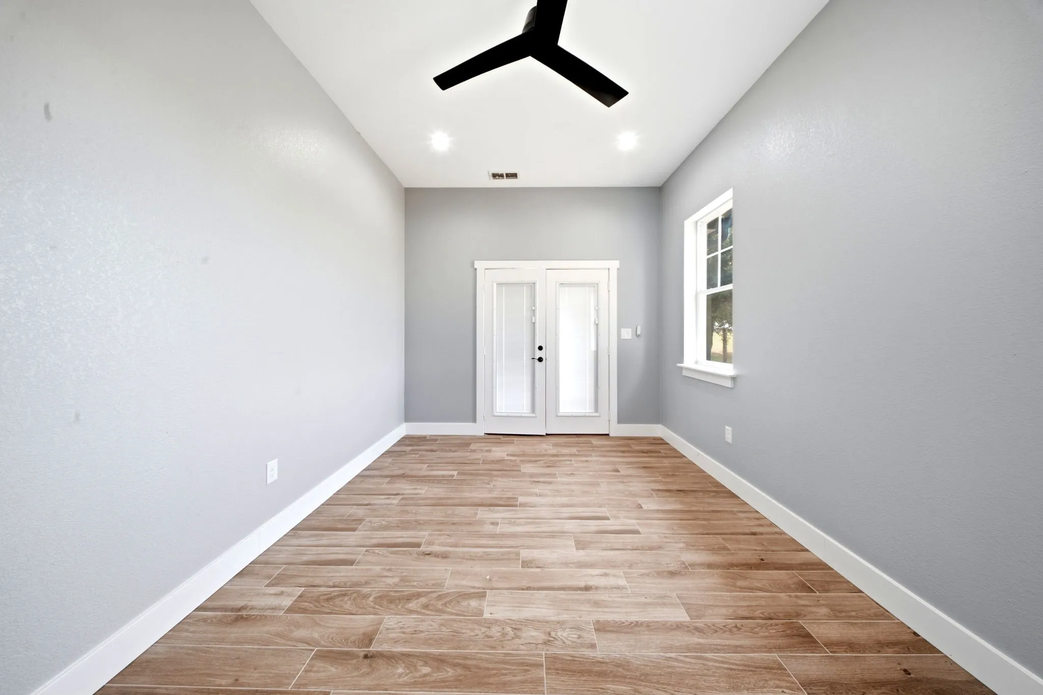 Bedroom / Bonus Room / Office / with its own entrance.