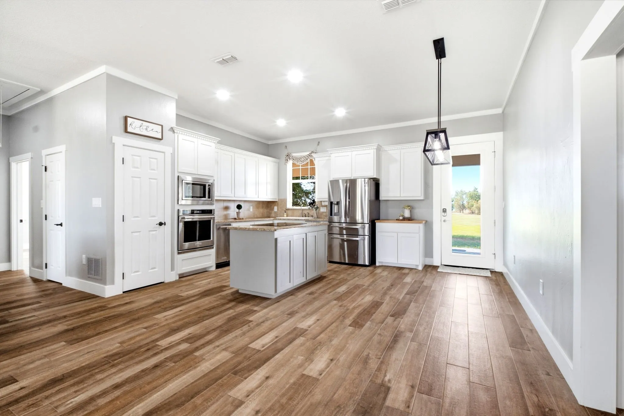 Single Family Residence For Sale in Denton County , 5480 New Hope Road, Aubrey, Texas 76227, 4 Bedroom, 3 Bathroom, 3 Garage spaces, 2,600 Sqft, built in 2009, mls#21384668, Real Estate Agent in Aubrey, Homes For Sale in Denton county, Homes For Sale in Aubrey, Realtor in Aubrey Texas, Real Estate Brokerage Independent Realty Texas, Luminita Cordes Realtor